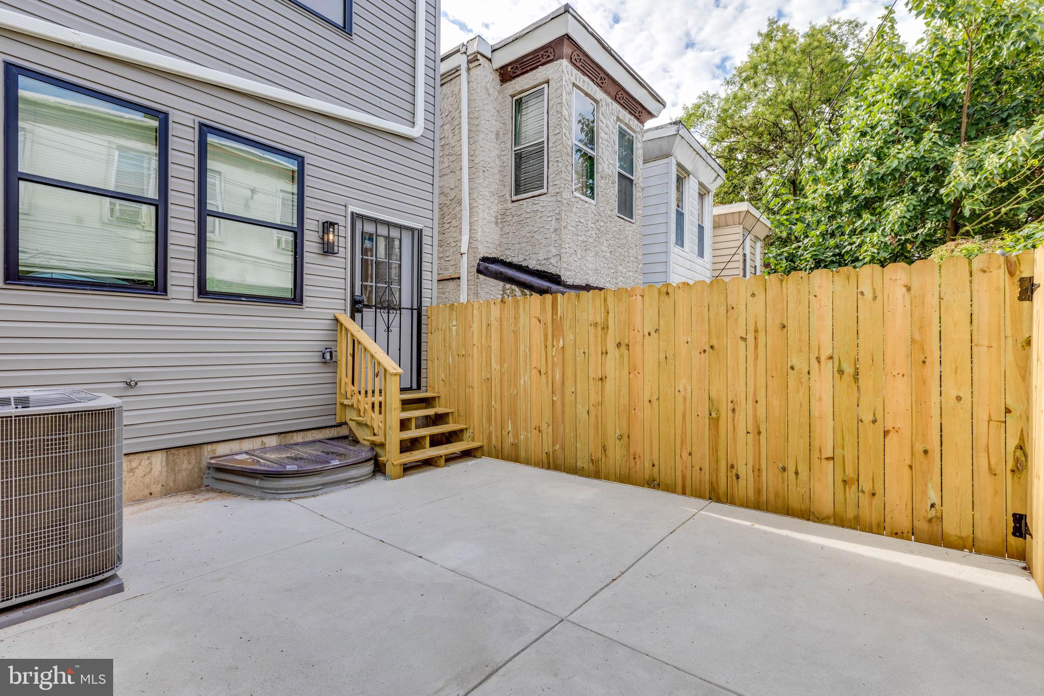 TEMPLE UNIVERSITY - Residential Lease