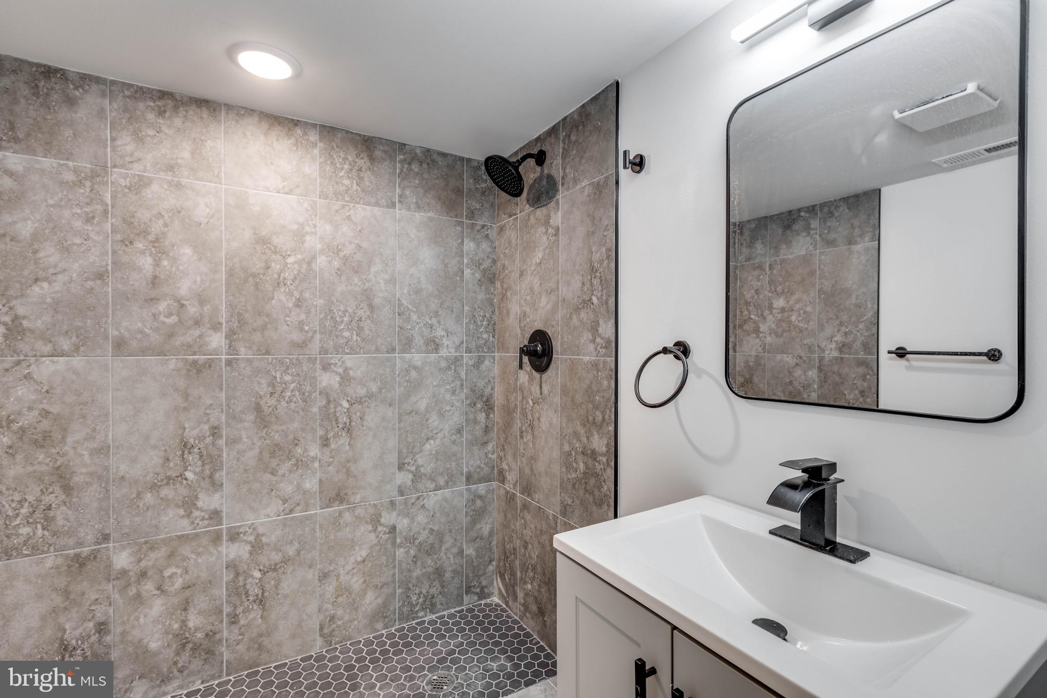 TEMPLE UNIVERSITY - Residential Lease