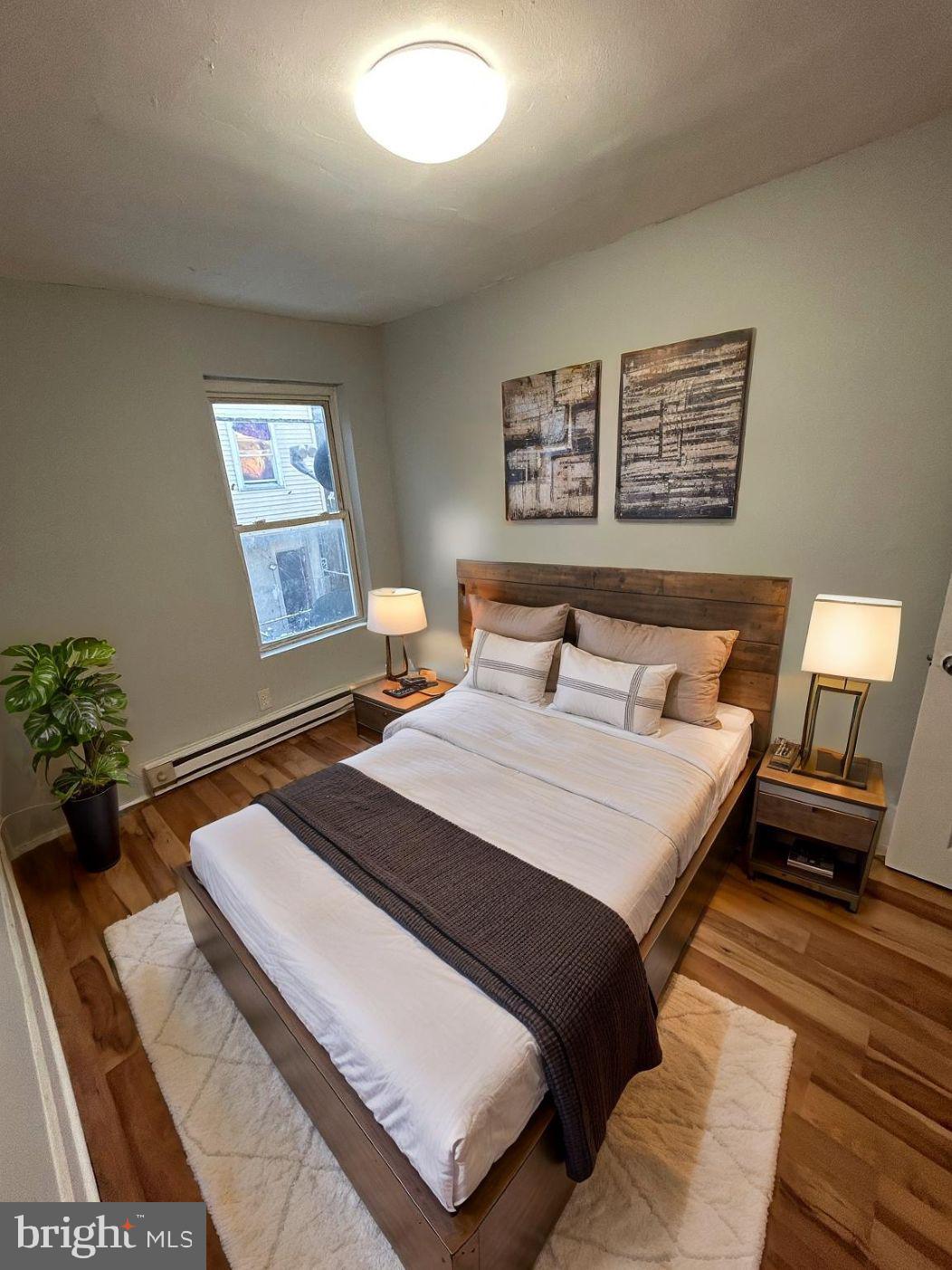 2728 W OAKDALE STREET