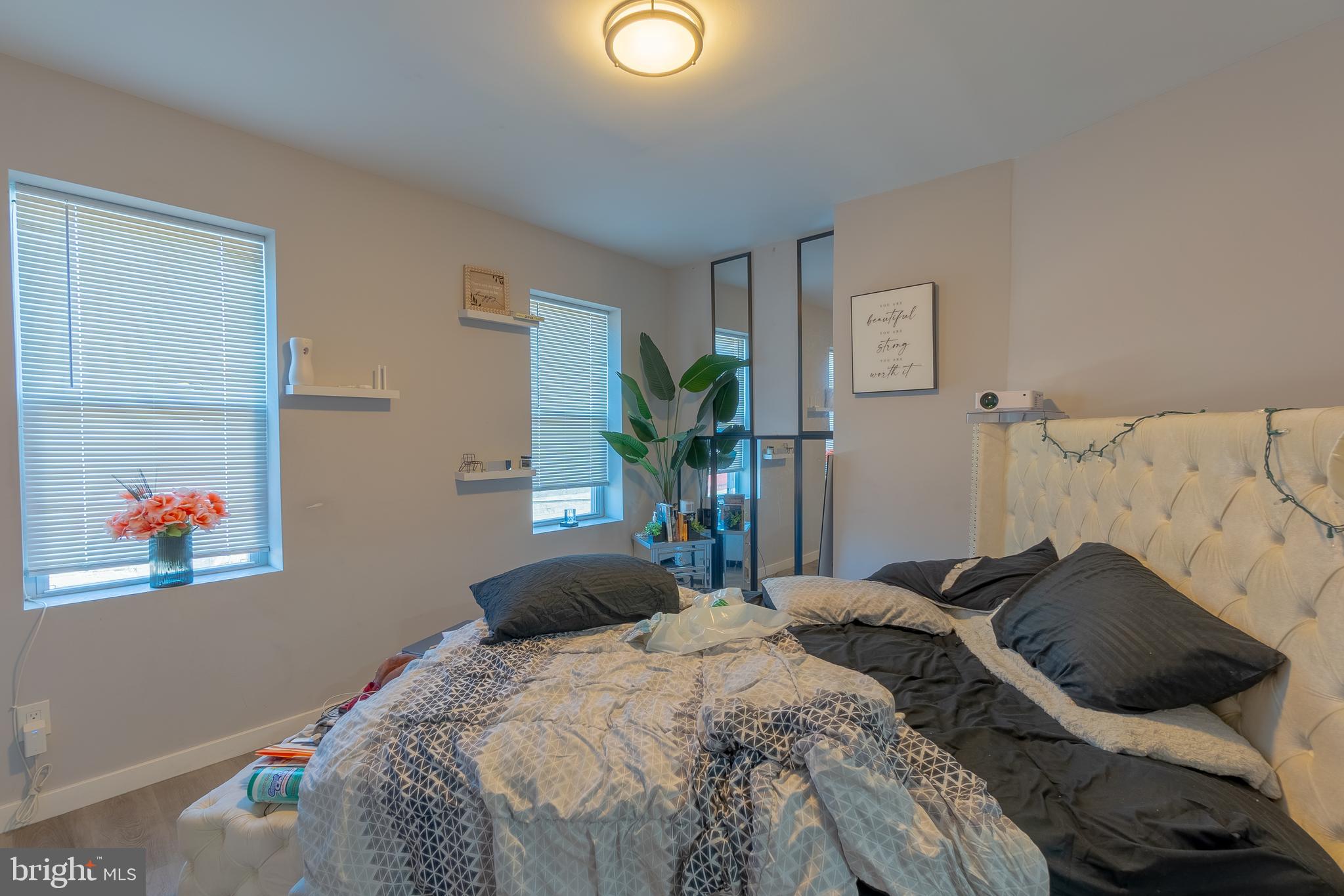 EAST KENSINGTON - Residential