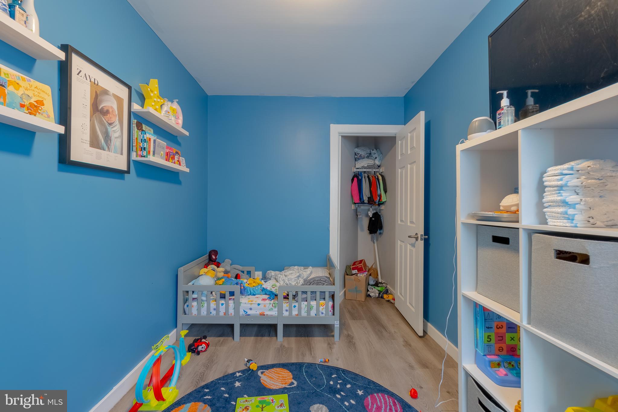 EAST KENSINGTON - Residential