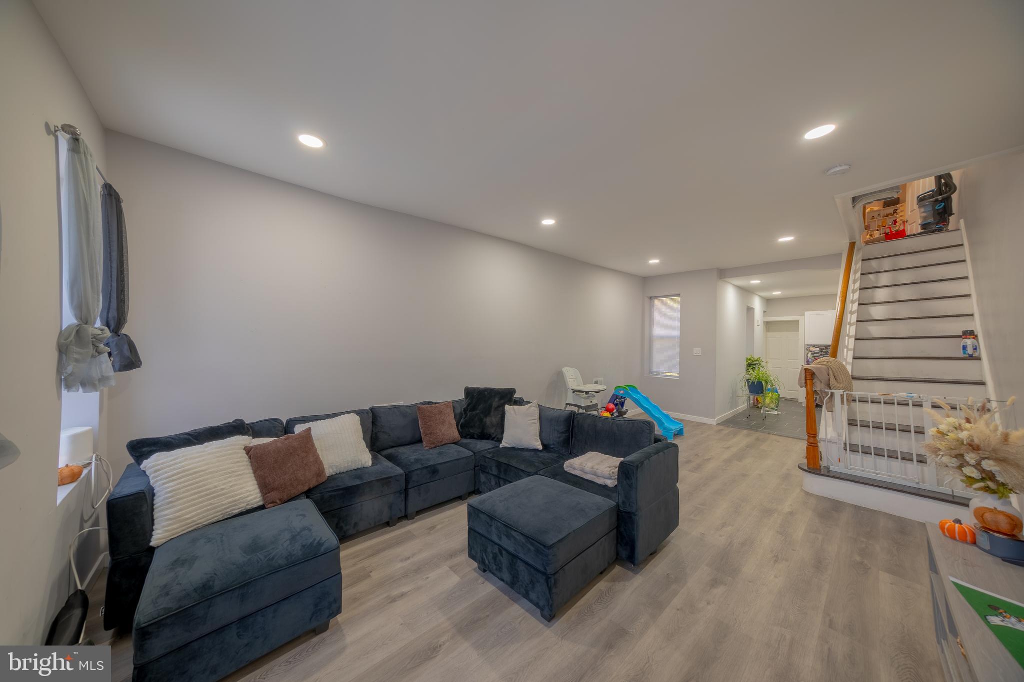EAST KENSINGTON - Residential