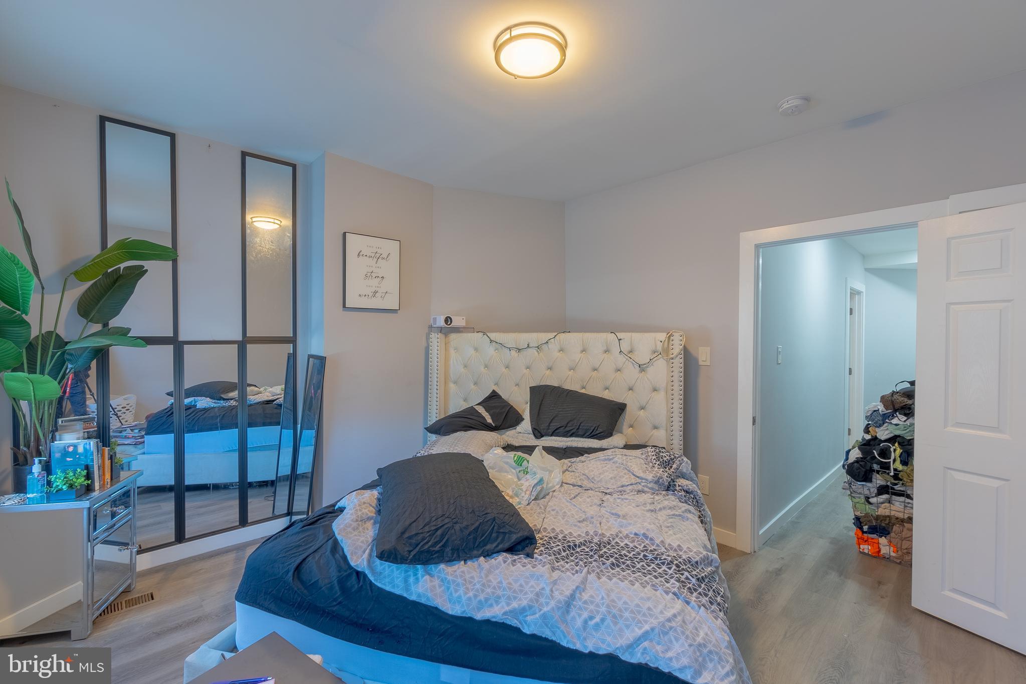EAST KENSINGTON - Residential