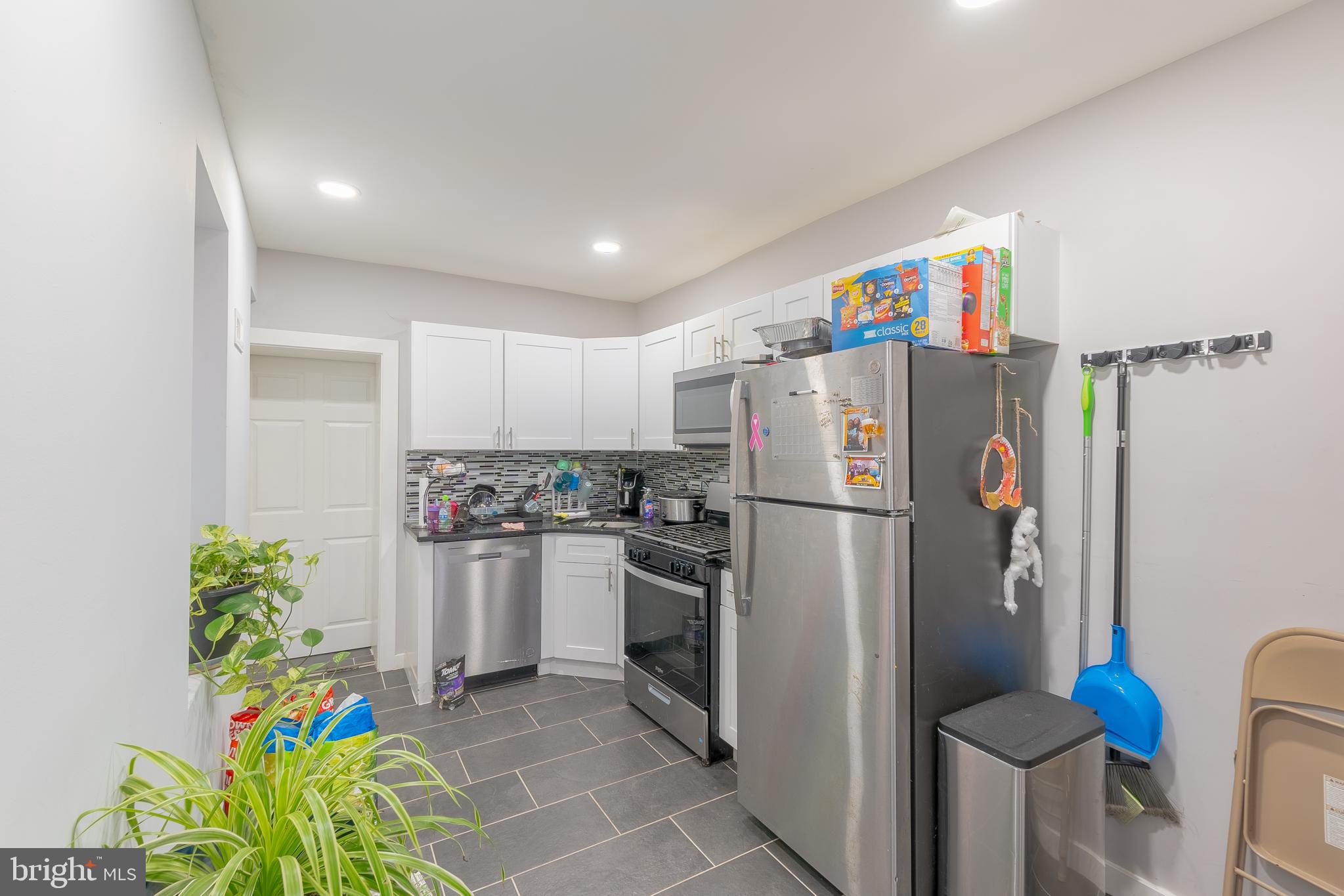 EAST KENSINGTON - Residential