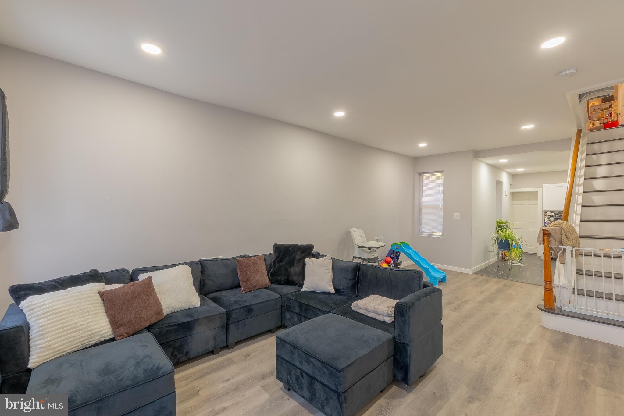 EAST KENSINGTON - Residential