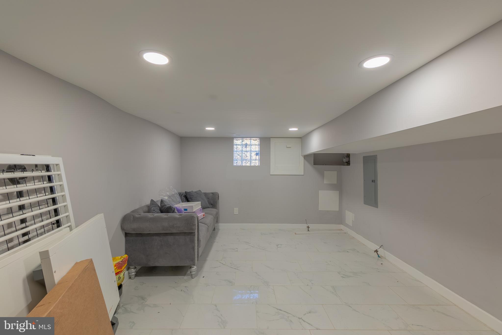 EAST KENSINGTON - Residential