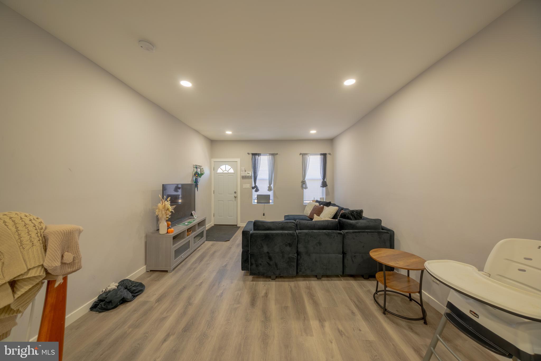 EAST KENSINGTON - Residential