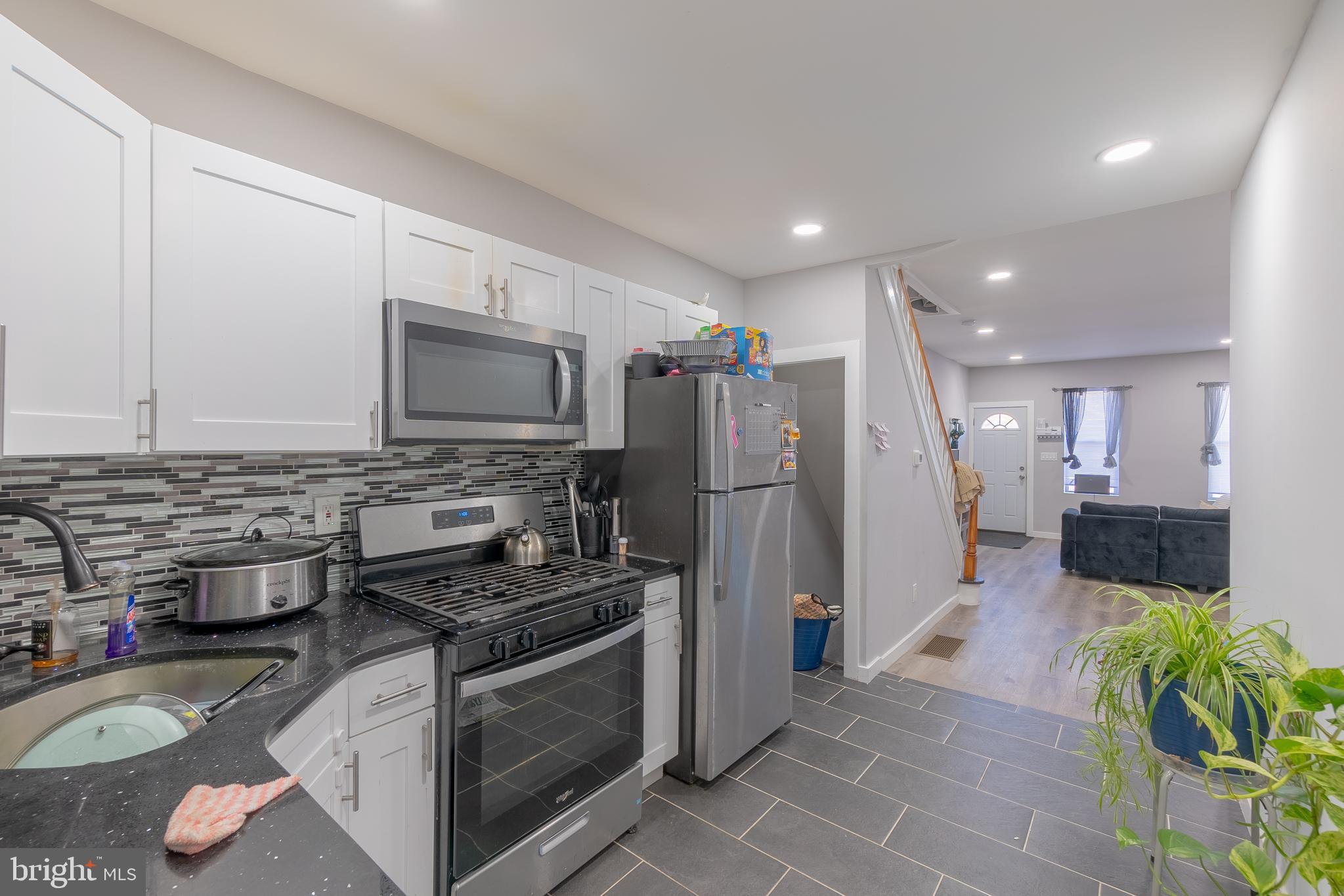 EAST KENSINGTON - Residential