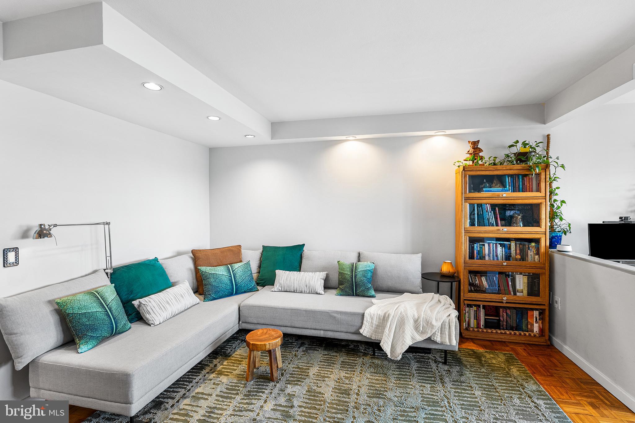 WASHINGTON SQ - Residential