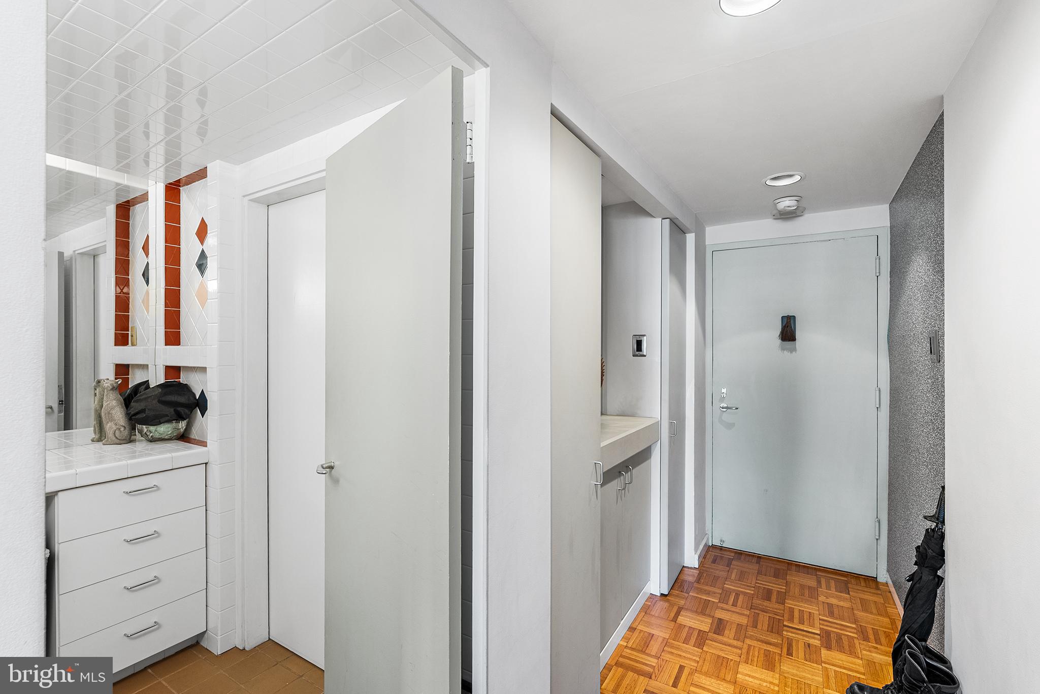 WASHINGTON SQ - Residential