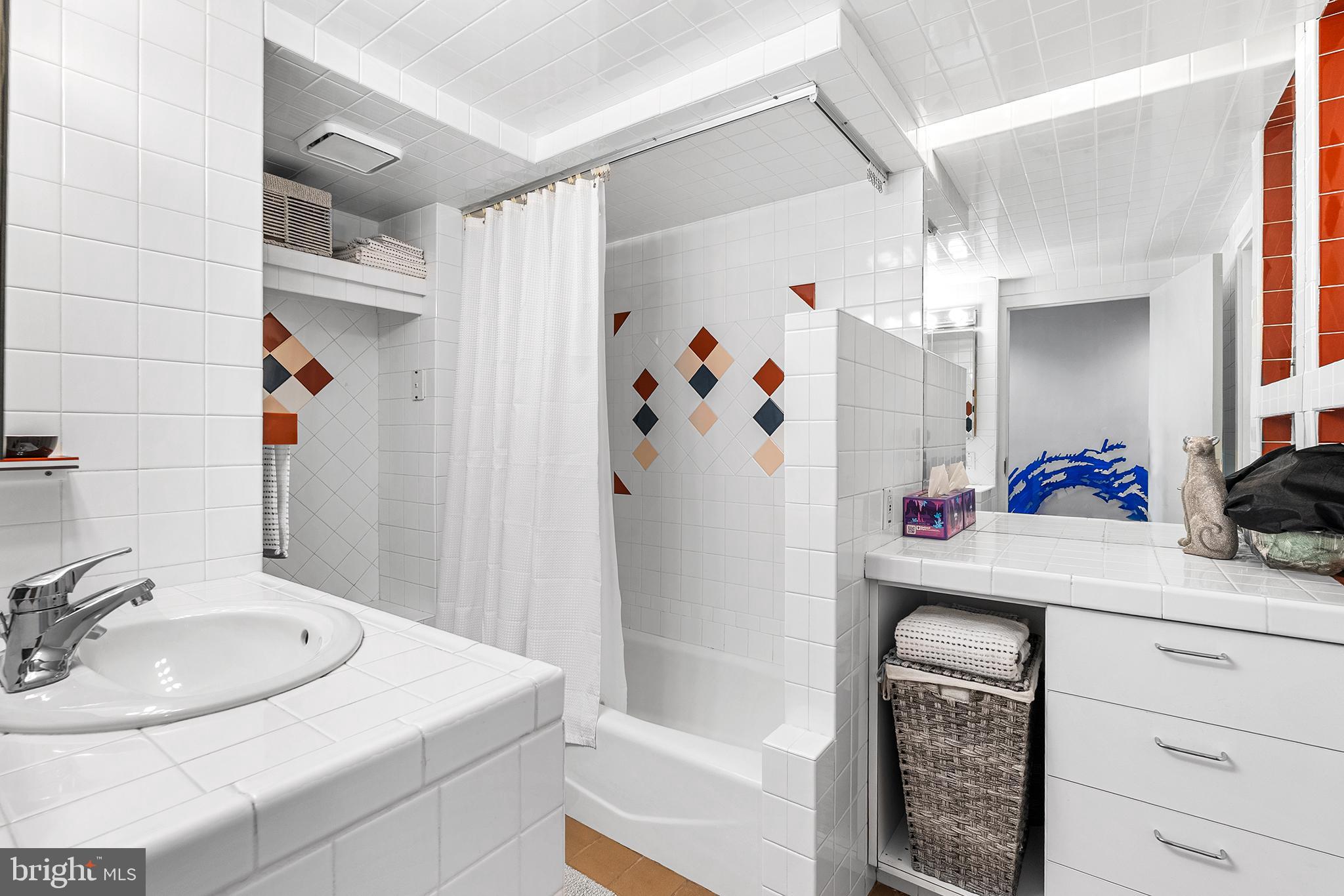 WASHINGTON SQ - Residential