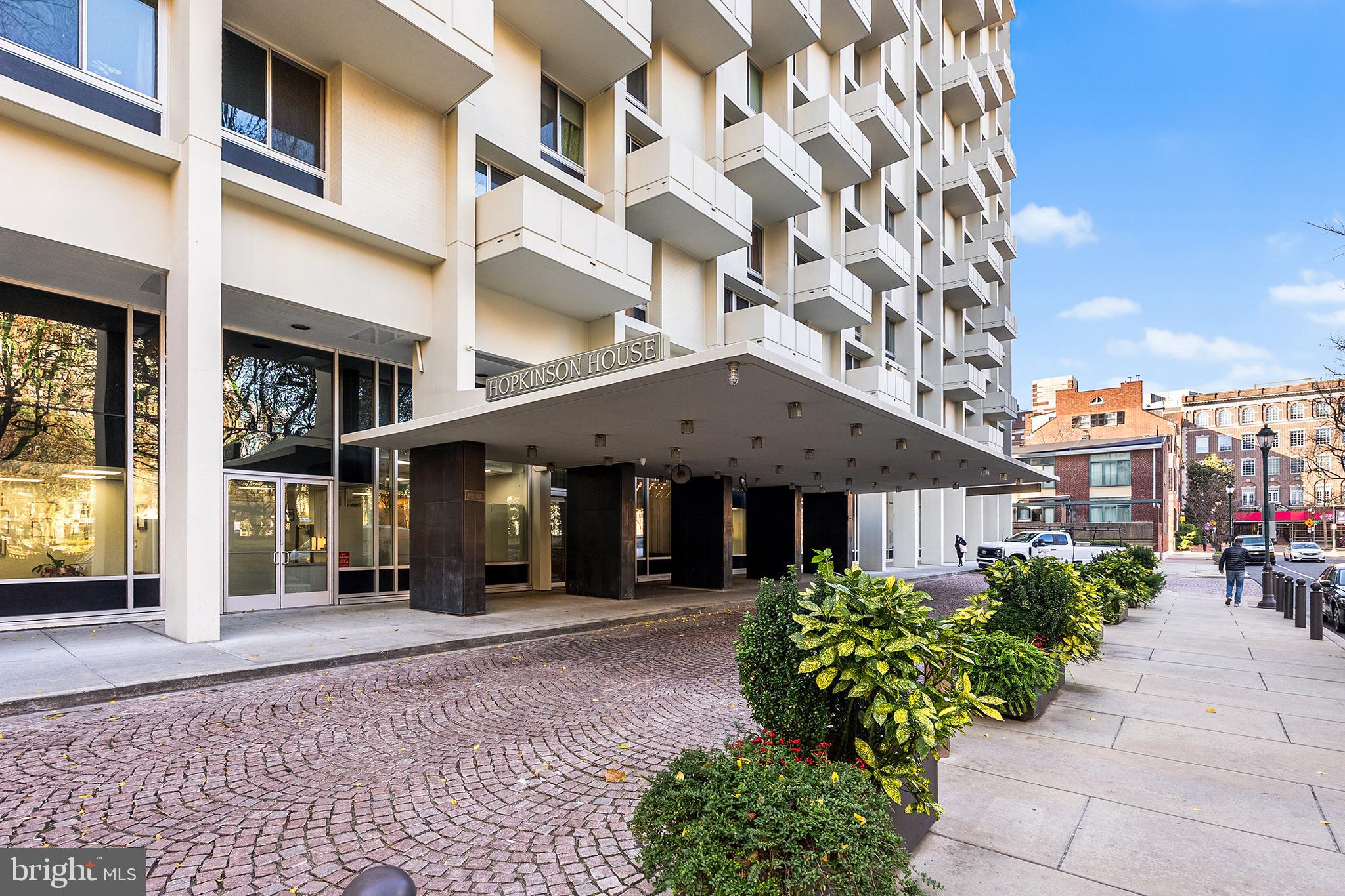 WASHINGTON SQ - Residential