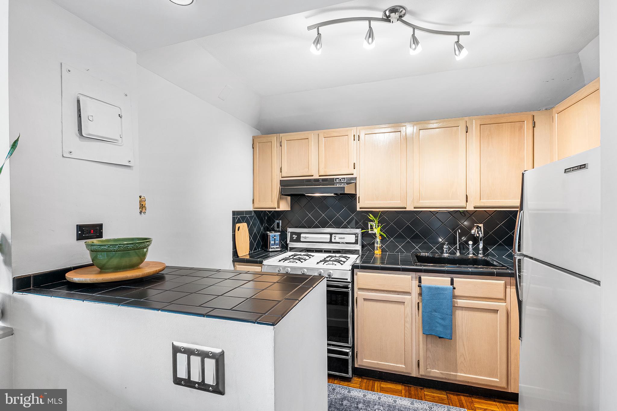 WASHINGTON SQ - Residential