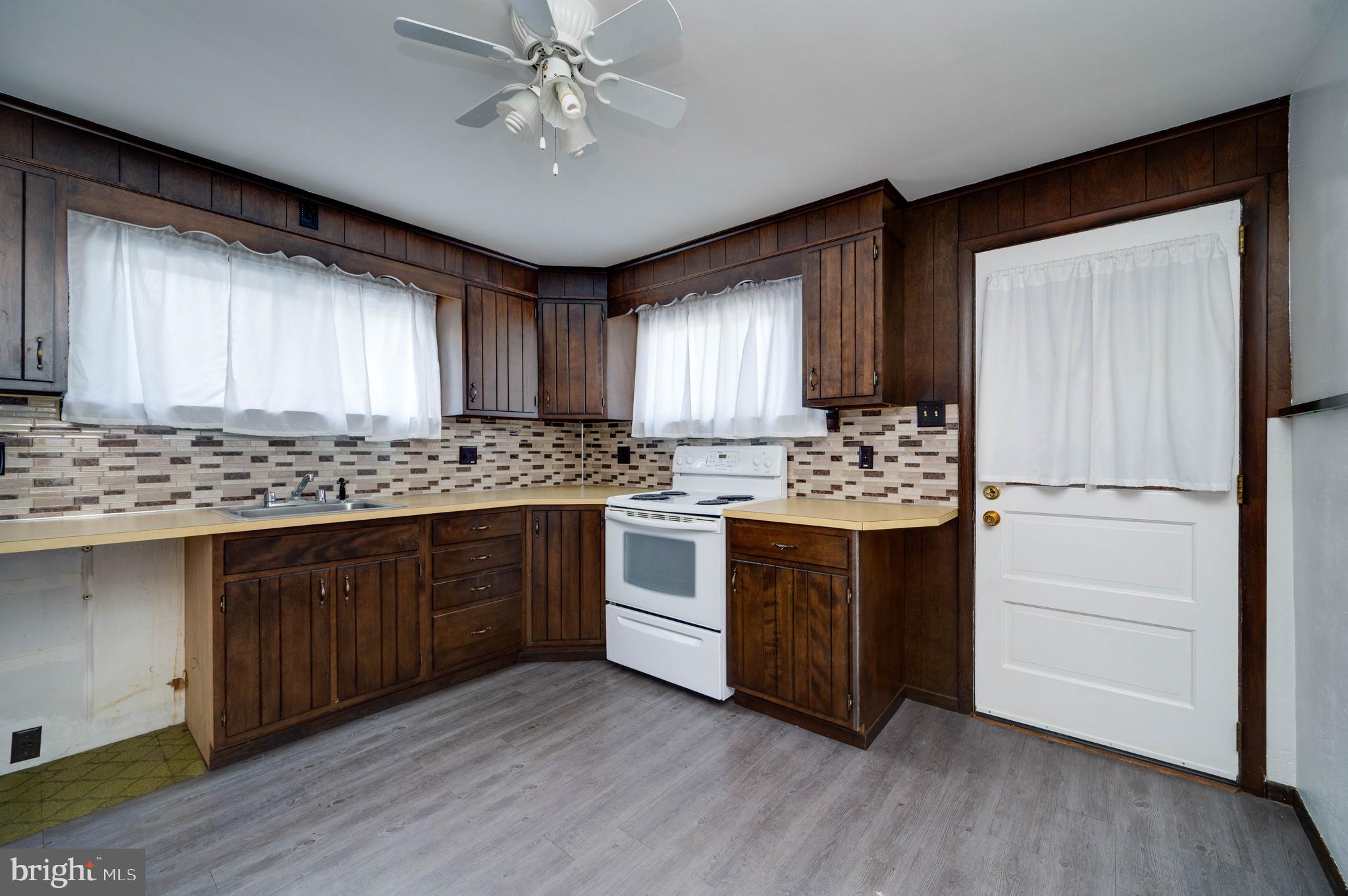 GOVERNORS POINTE - Residential