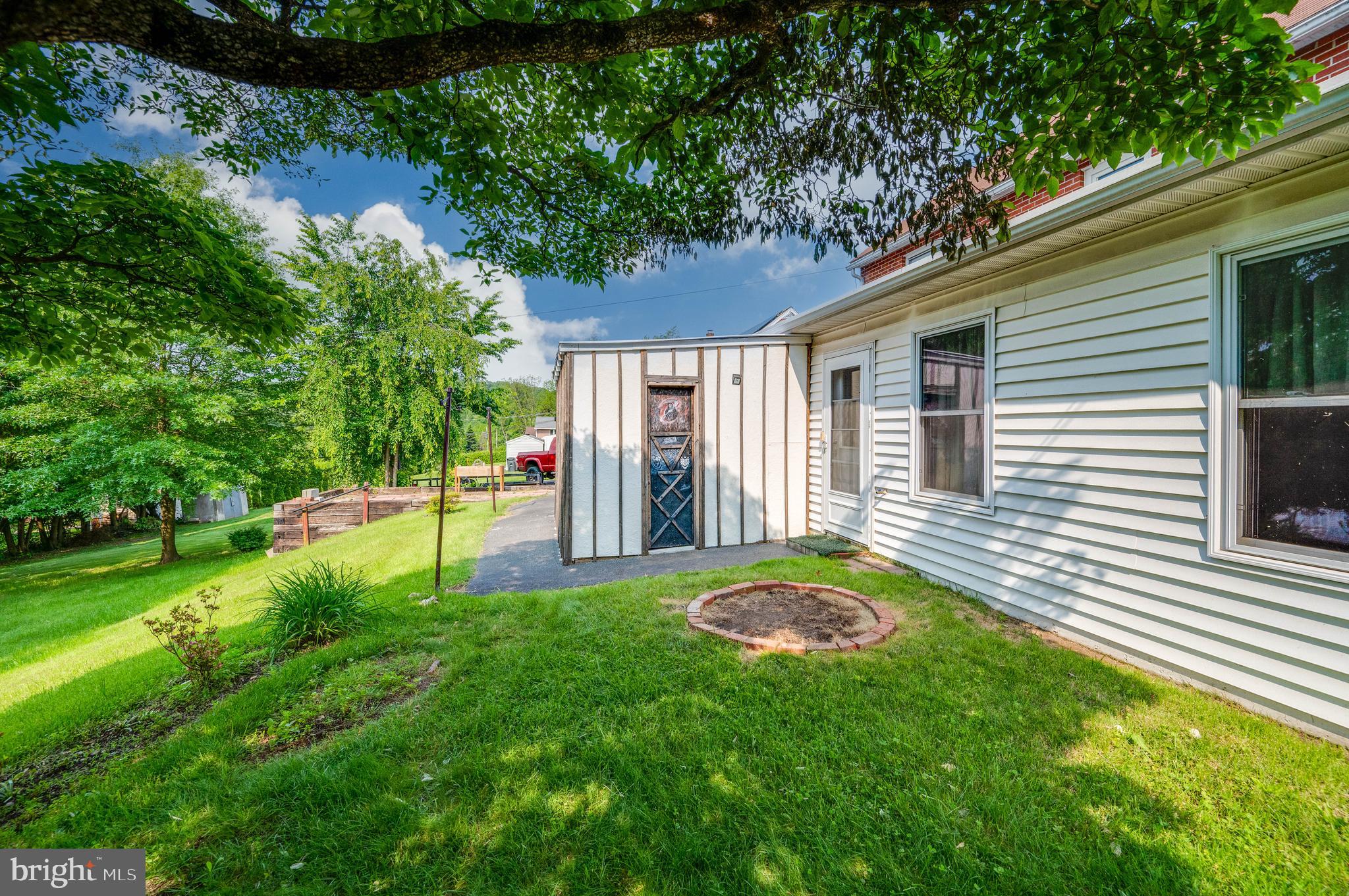GOVERNORS POINTE - Residential
