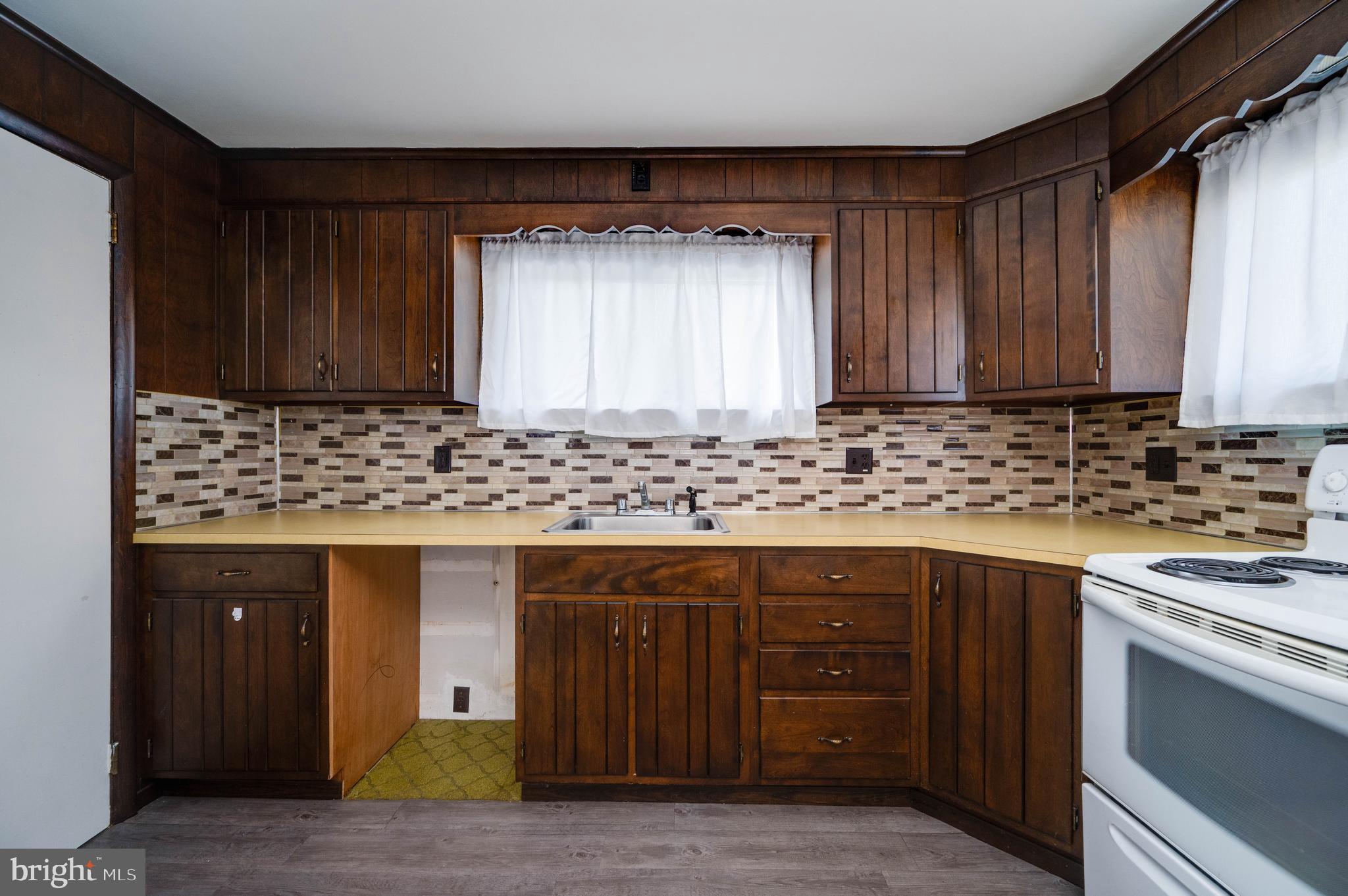 GOVERNORS POINTE - Residential