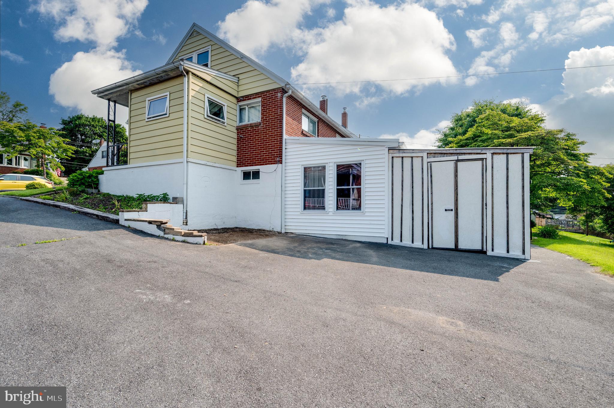 GOVERNORS POINTE - Residential