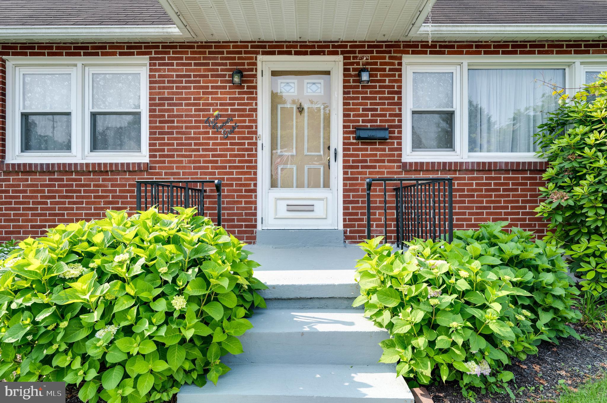 GOVERNORS POINTE - Residential