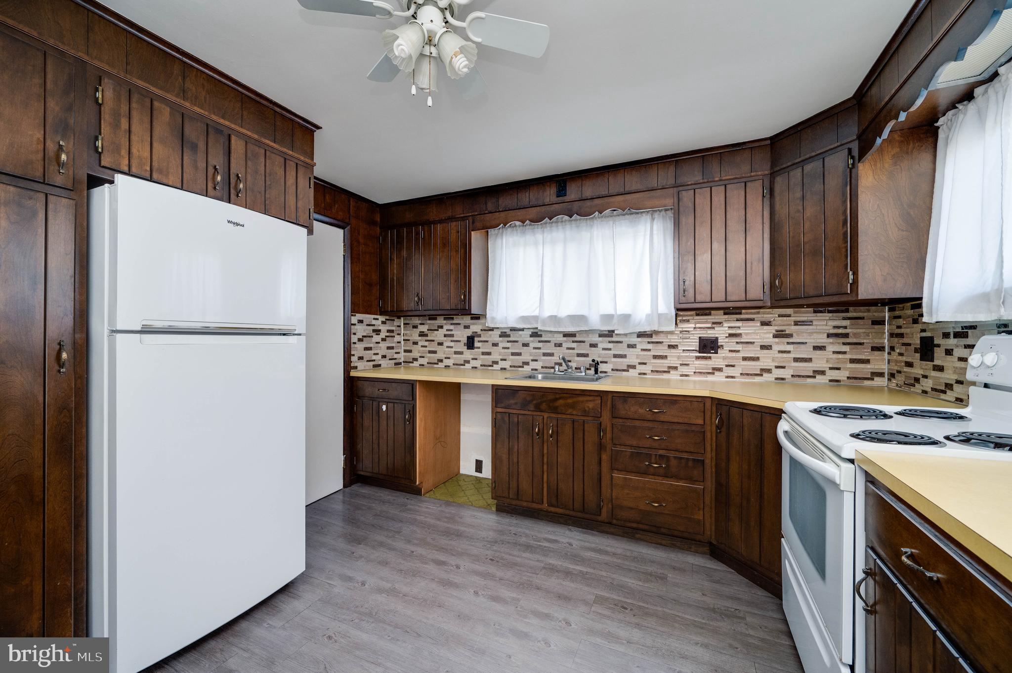 GOVERNORS POINTE - Residential