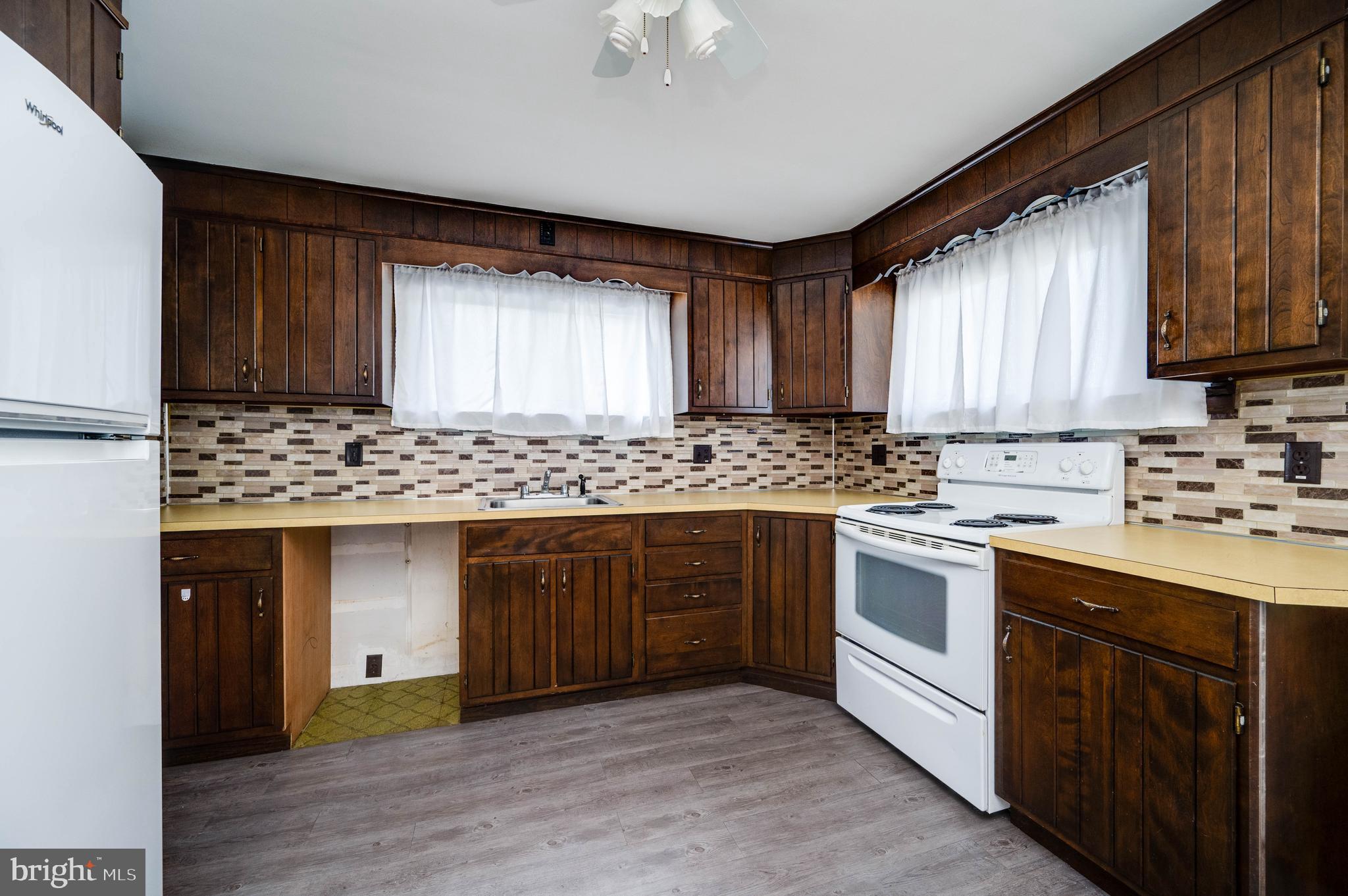 GOVERNORS POINTE - Residential