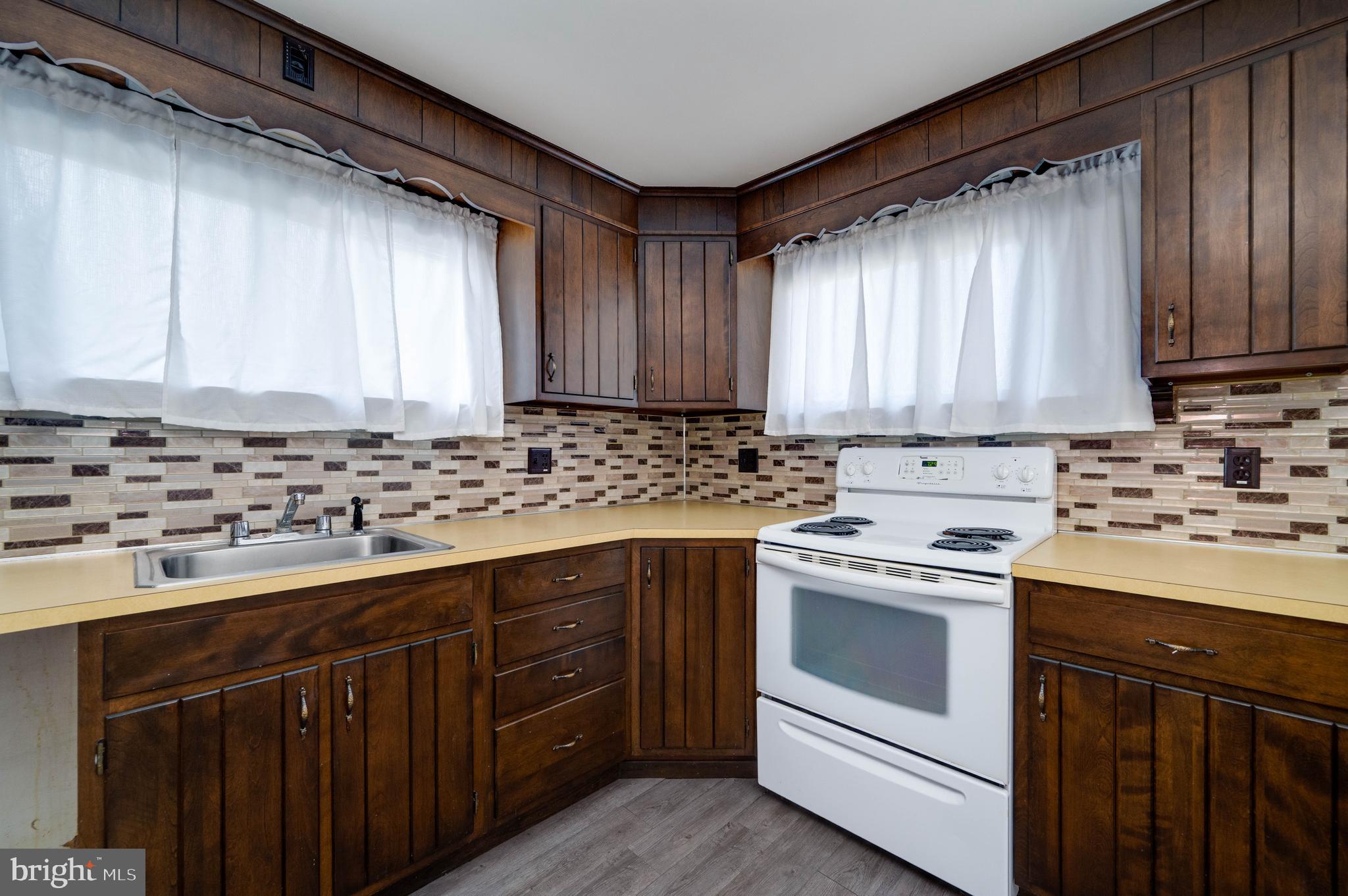 GOVERNORS POINTE - Residential