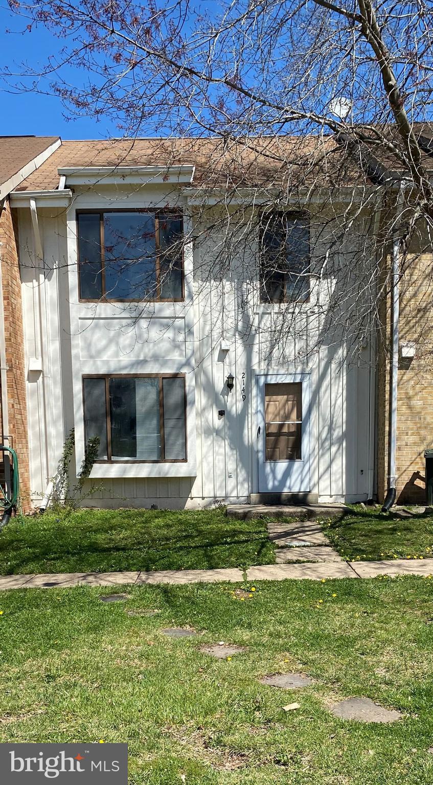 Well maintained spacious Town Home. Large bedroom s, two full baths upstairs, Nice clean floors. Nice back yard with storage shed. lots of privacy fully fenced in yard.