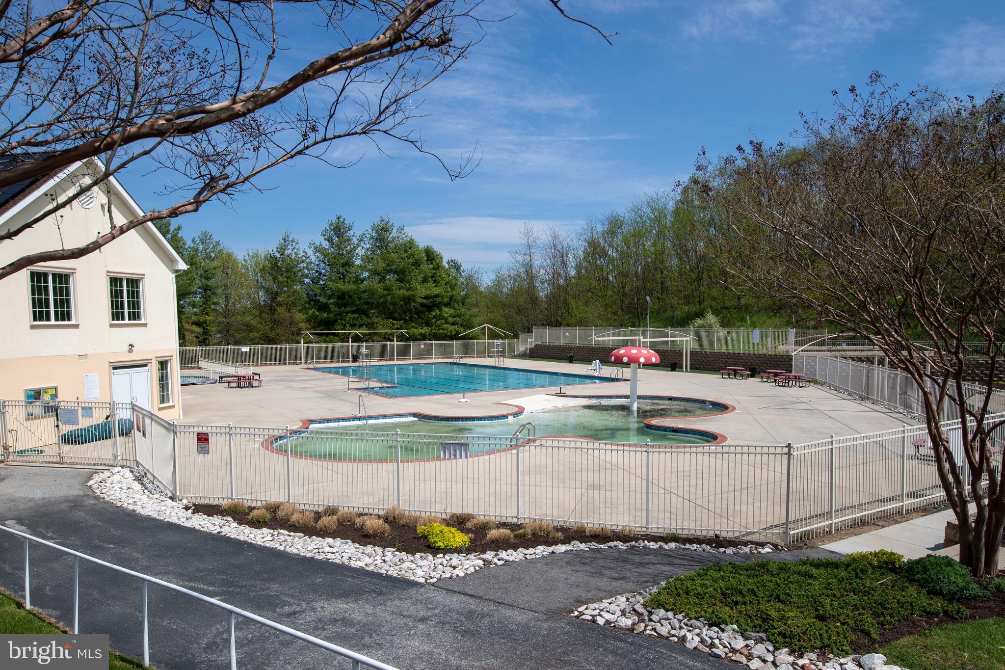 HEARTHSTONE AT VILLAGE CREST CONDOMINIUMS - Residential