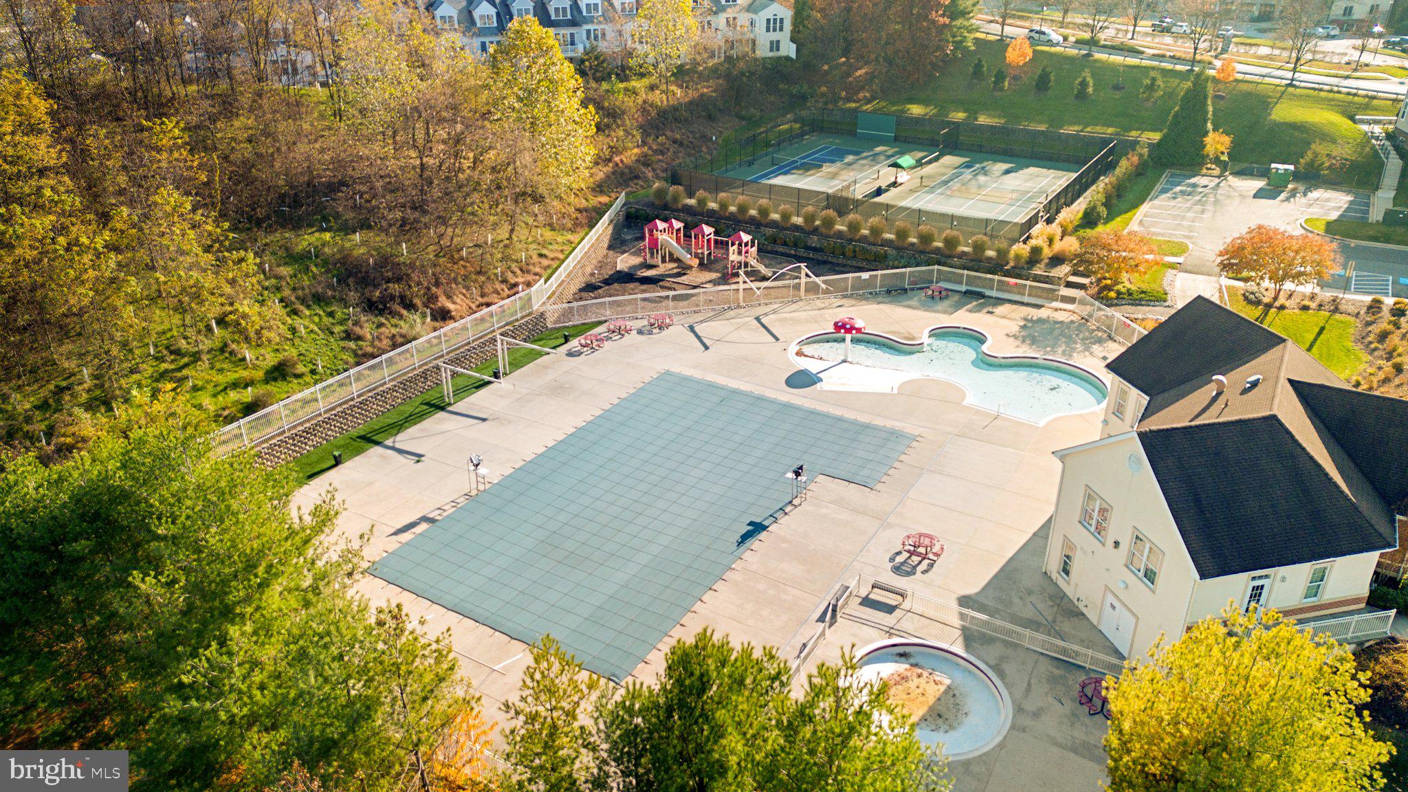 HEARTHSTONE AT VILLAGE CREST CONDOMINIUMS - Residential