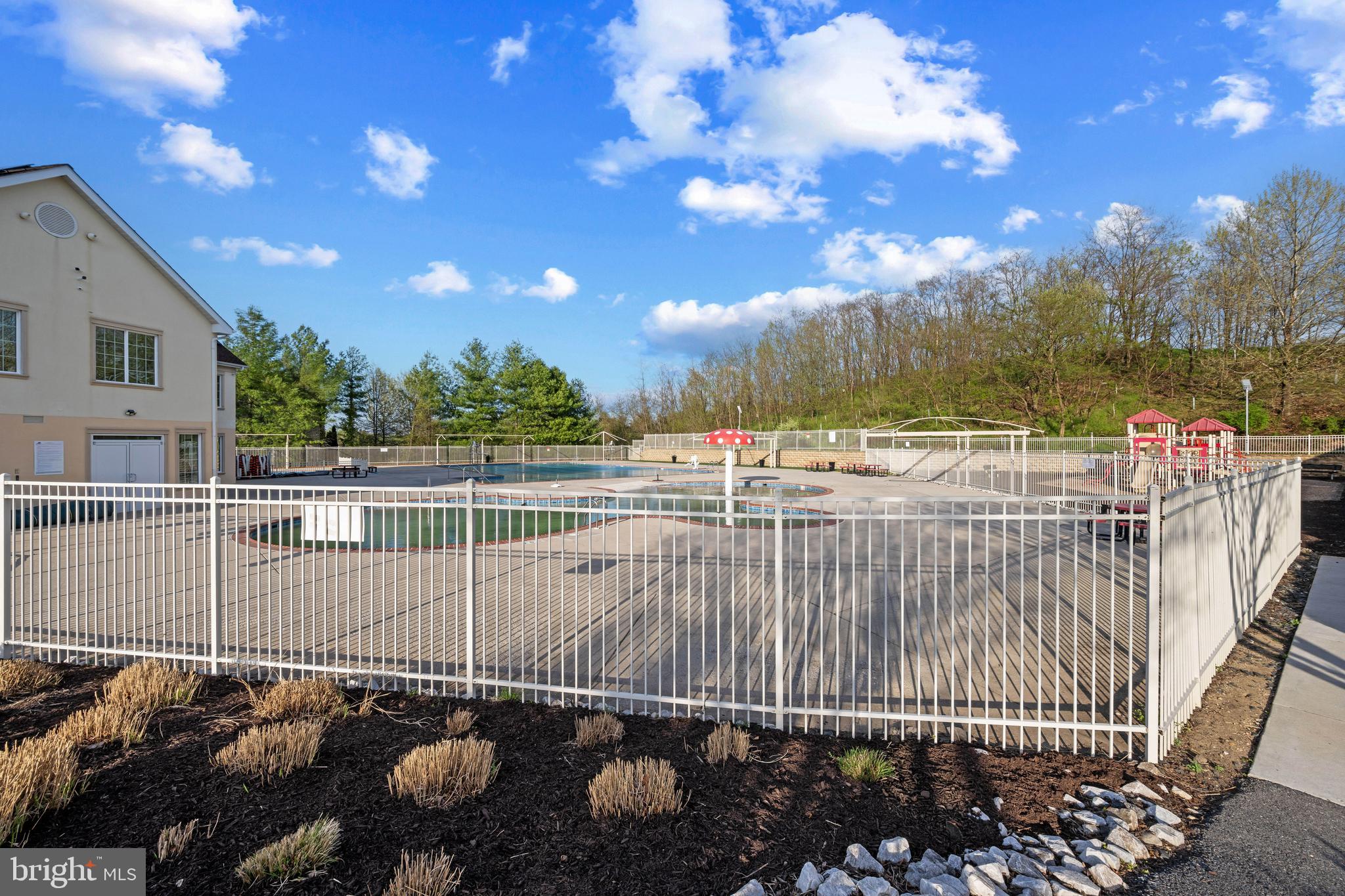 HEARTHSTONE AT VILLAGE CREST CONDOMINIUMS - Residential