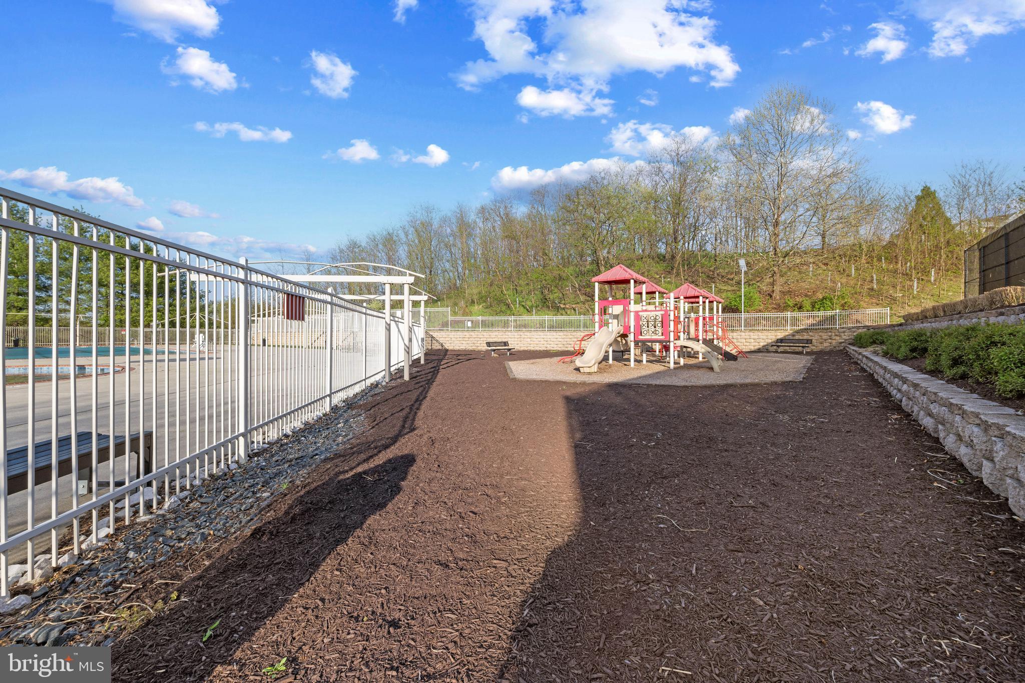 HEARTHSTONE AT VILLAGE CREST CONDOMINIUMS - Residential