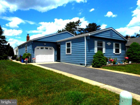 Homes For Sale - 46 Woodstock Drive<br/> TOMS RIVER, NJ 08757