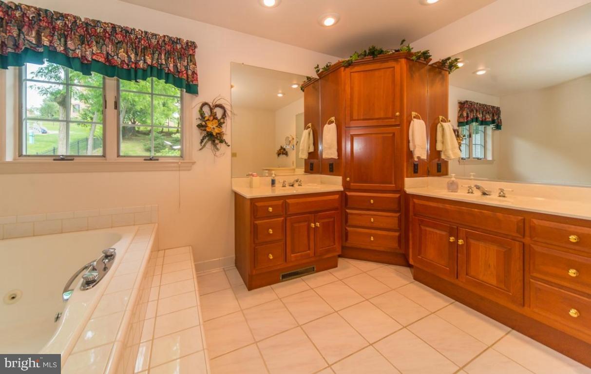 SCHOOL LANE HILLS ESTATES - Residential