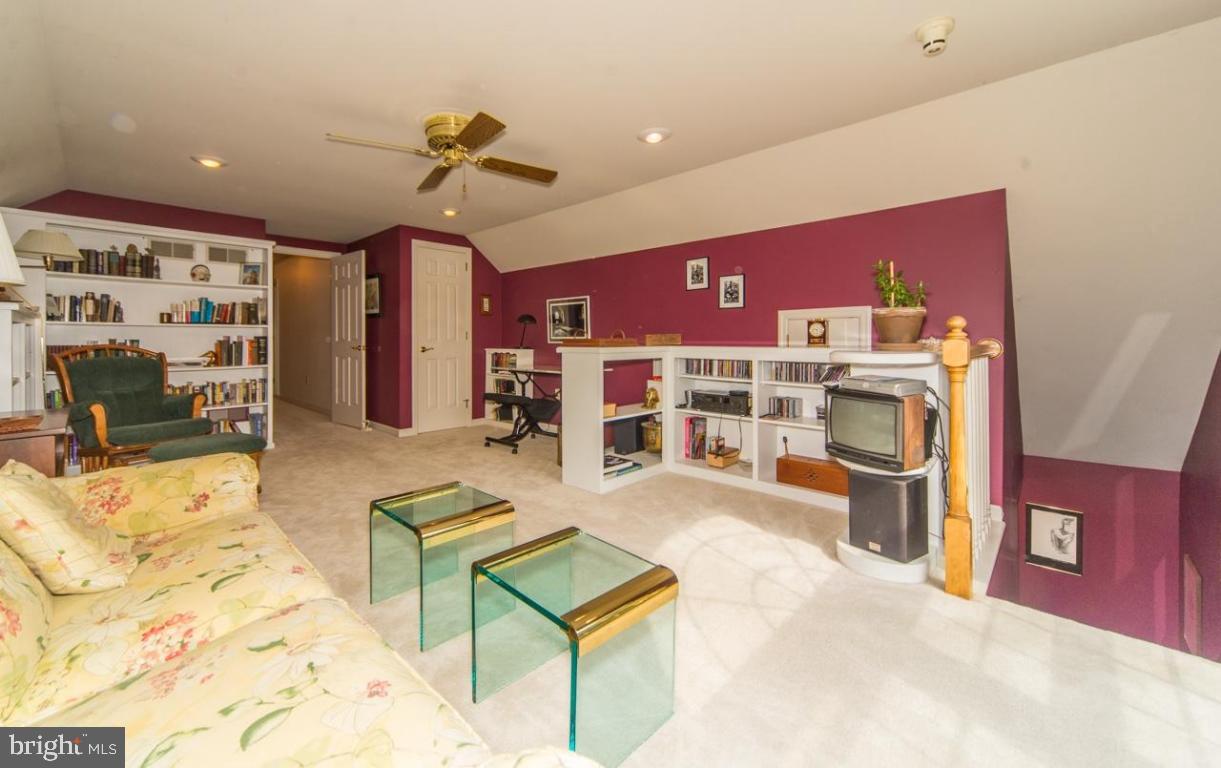 SCHOOL LANE HILLS ESTATES - Residential