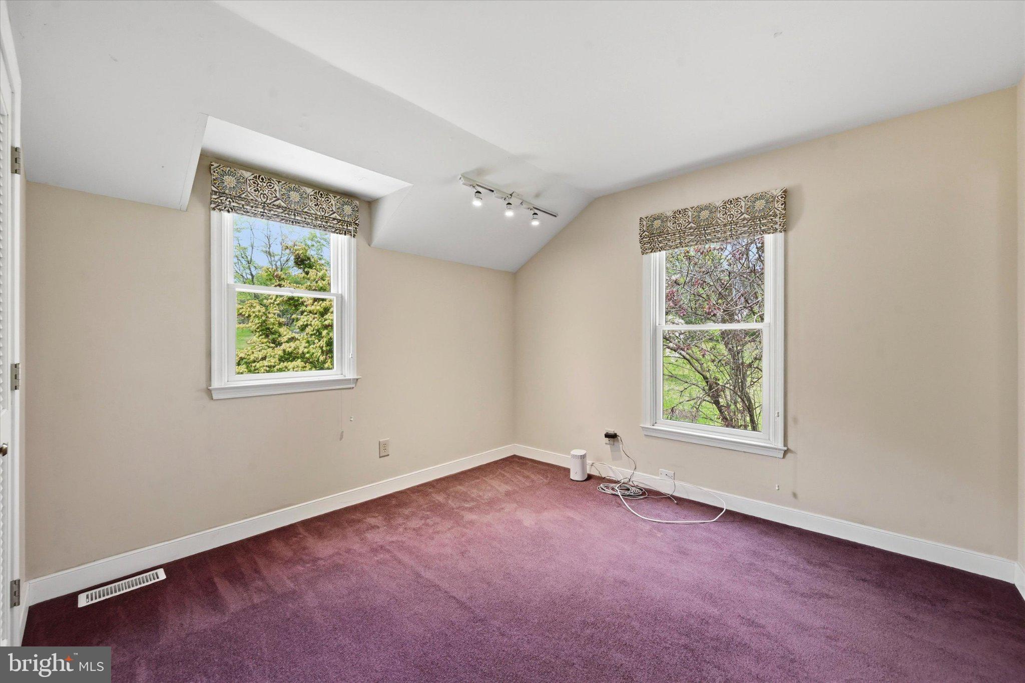 OKEHOCKING HILLS - Residential