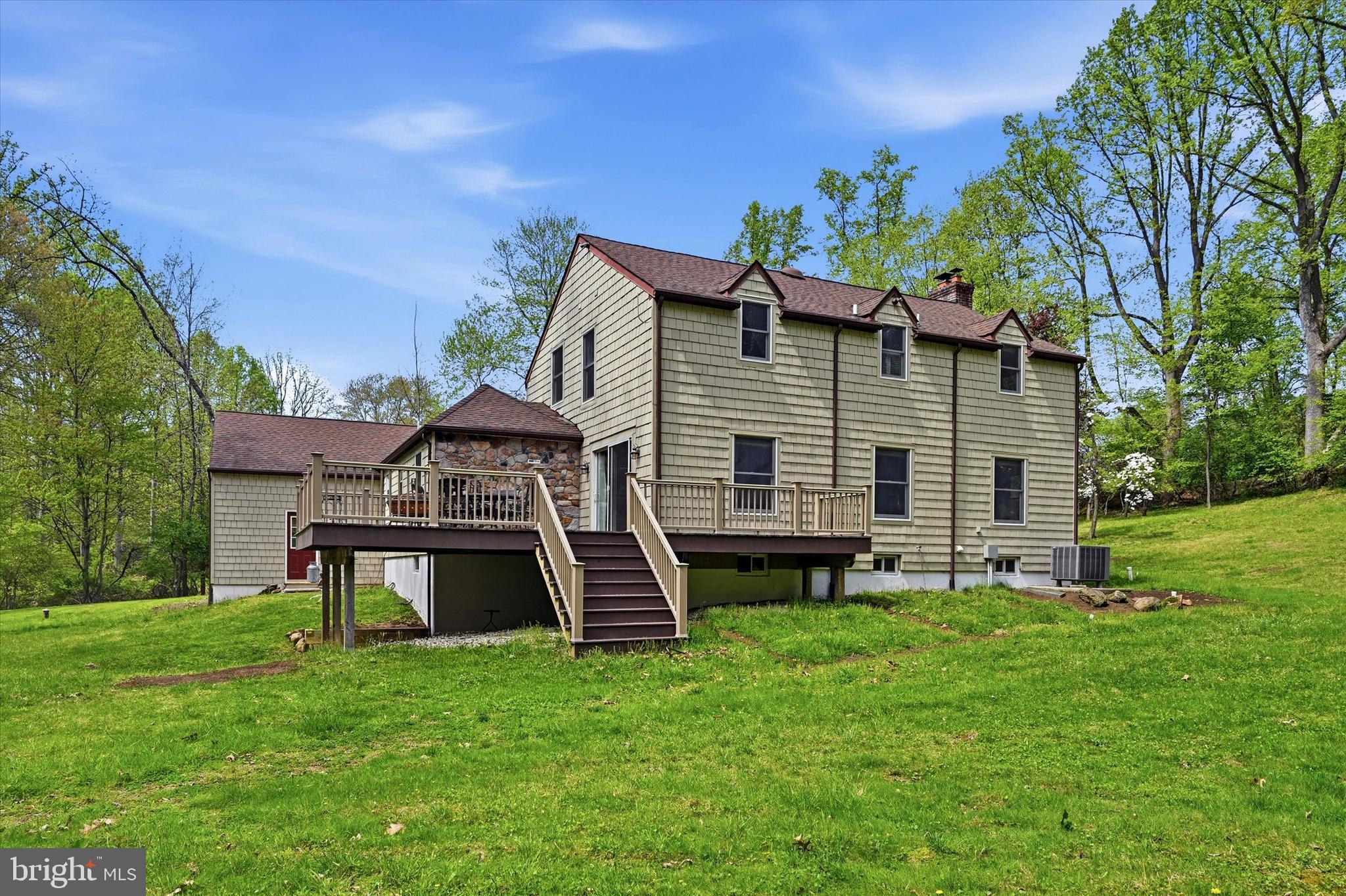 OKEHOCKING HILLS - Residential