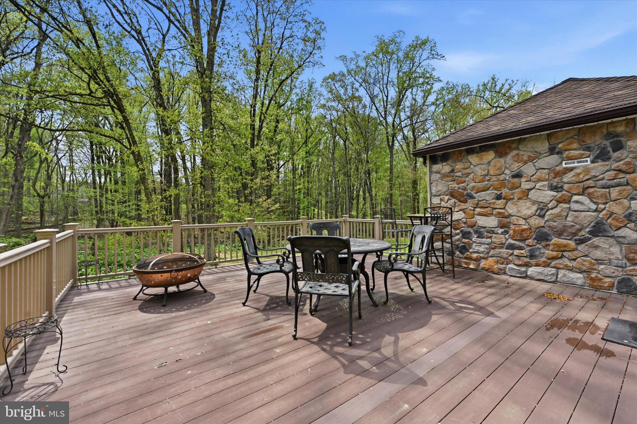 OKEHOCKING HILLS - Residential