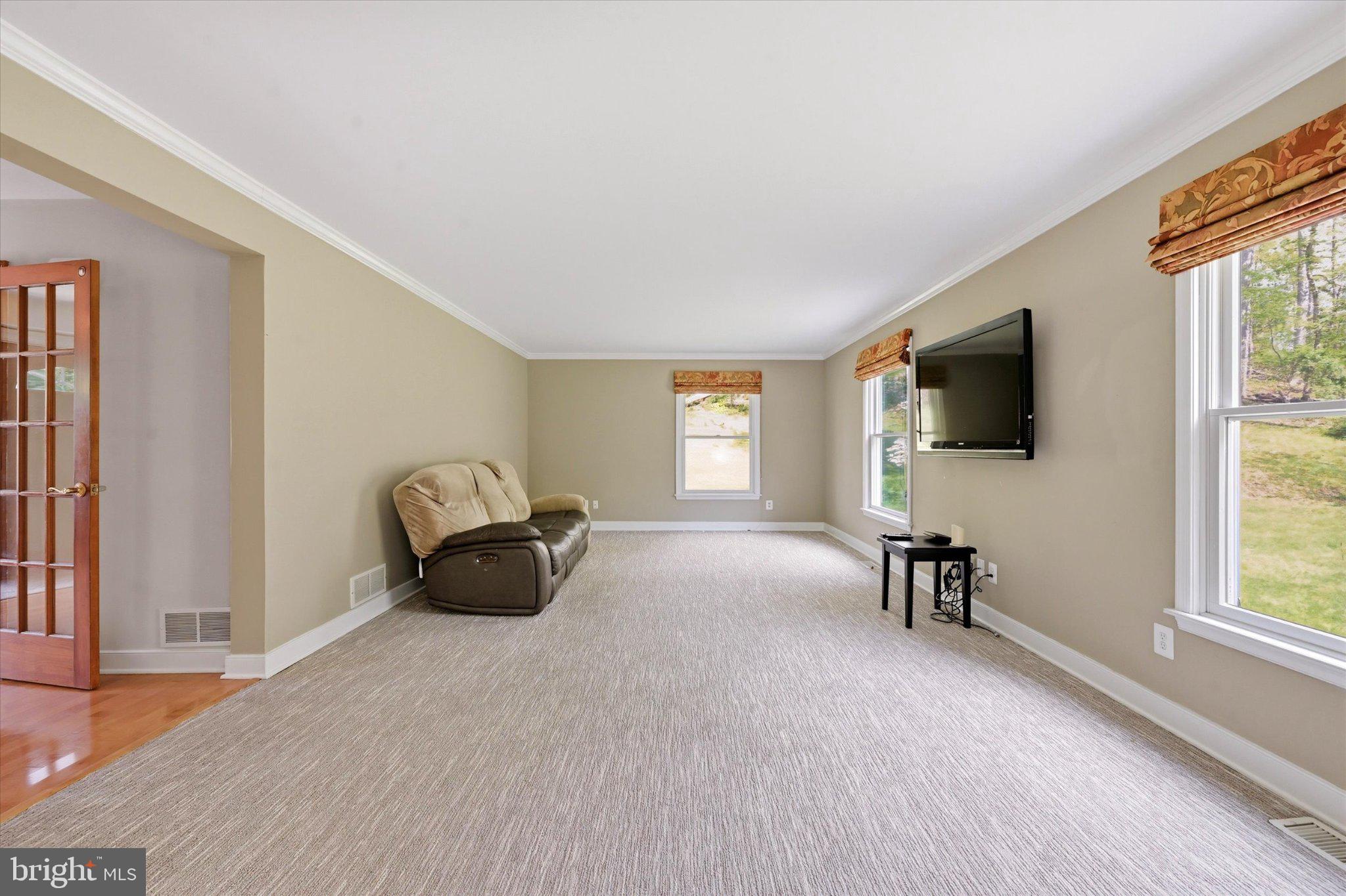 OKEHOCKING HILLS - Residential