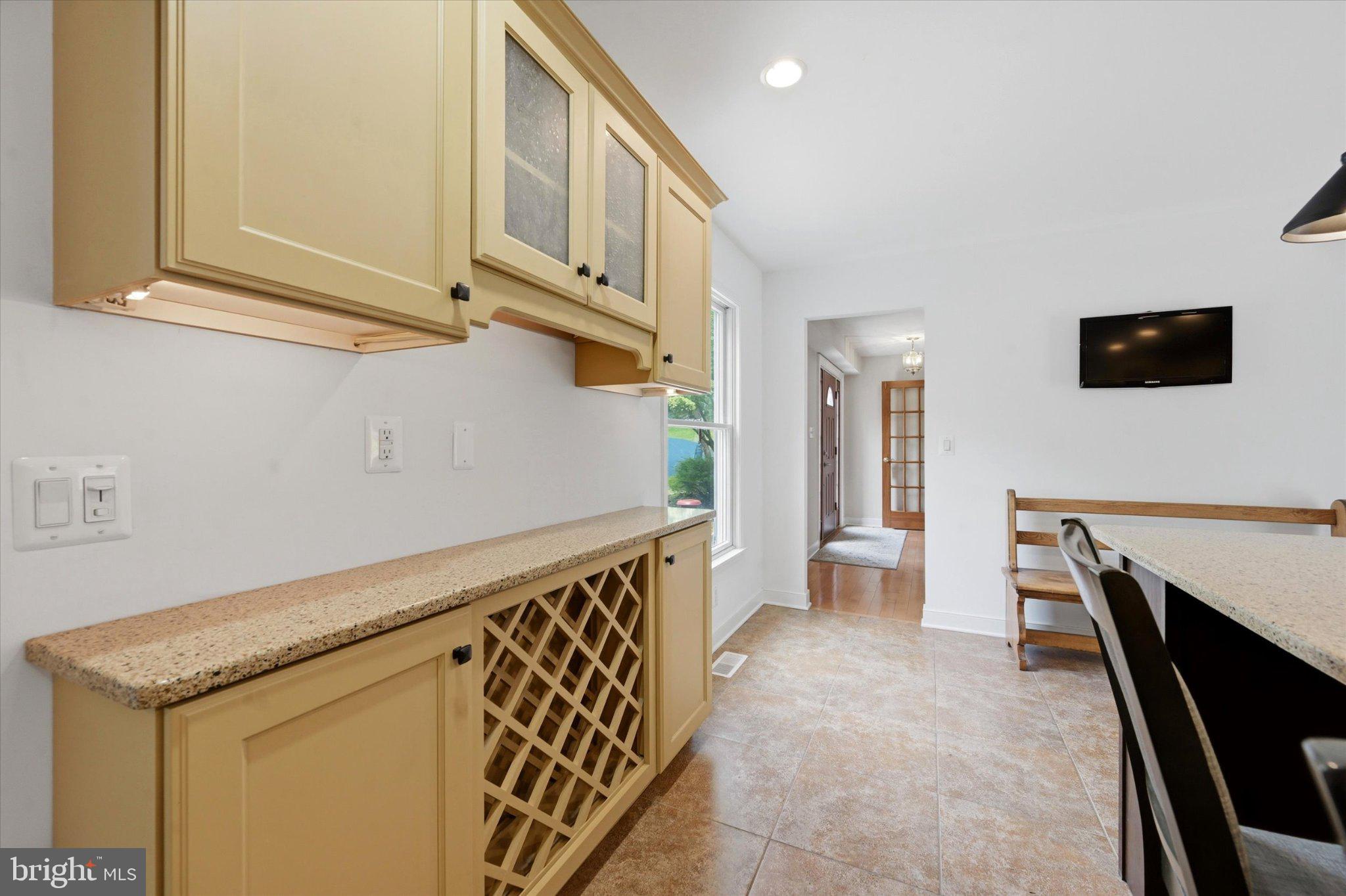 OKEHOCKING HILLS - Residential