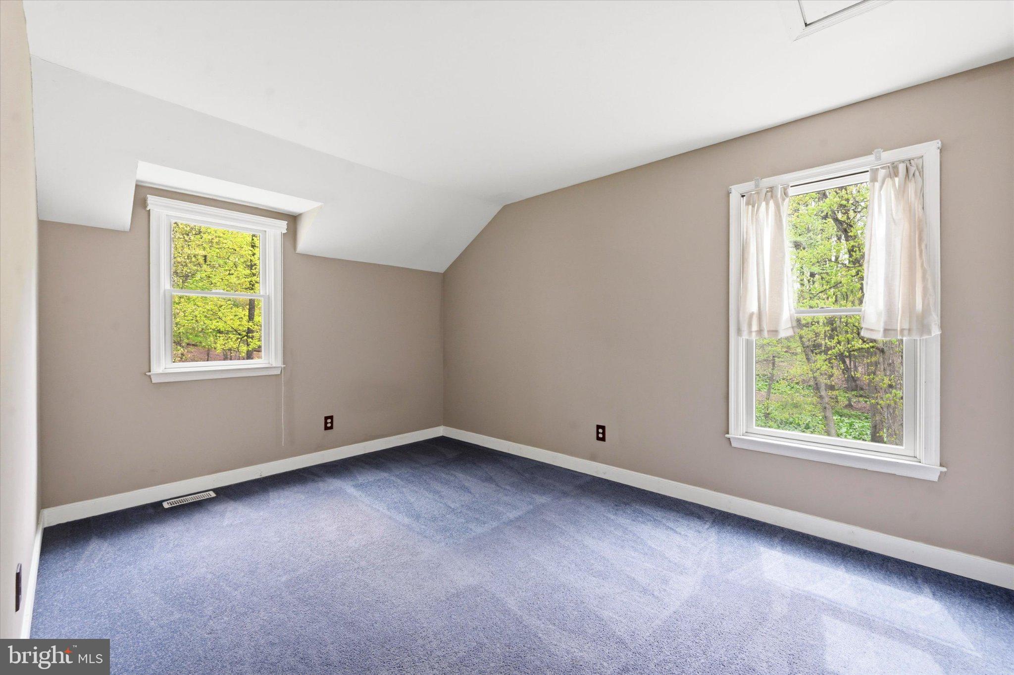 OKEHOCKING HILLS - Residential