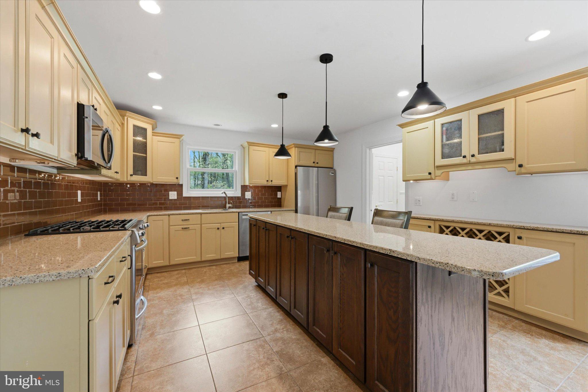 OKEHOCKING HILLS - Residential