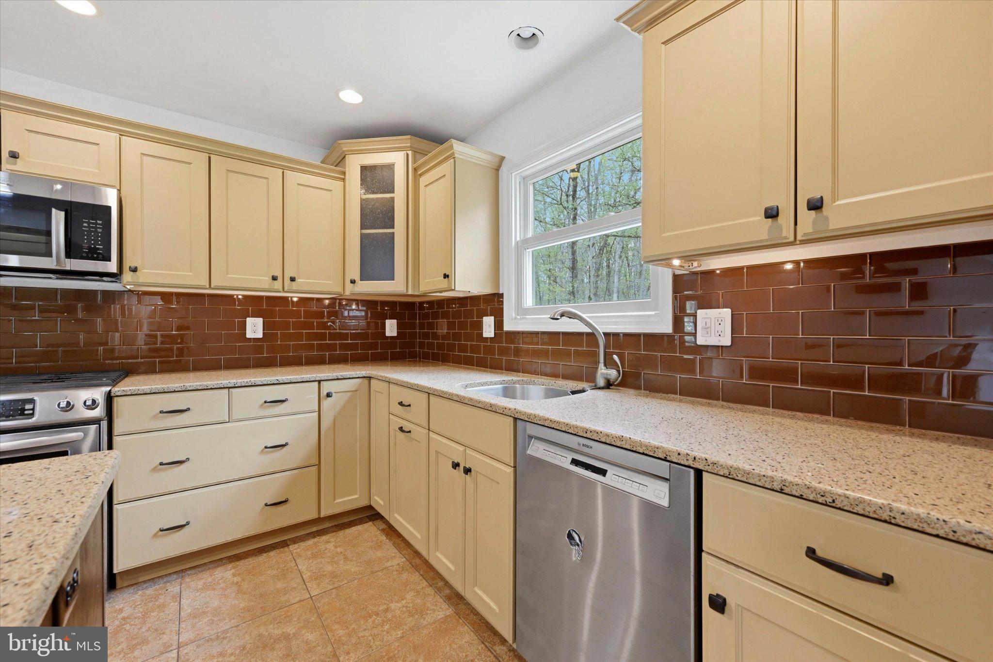 OKEHOCKING HILLS - Residential