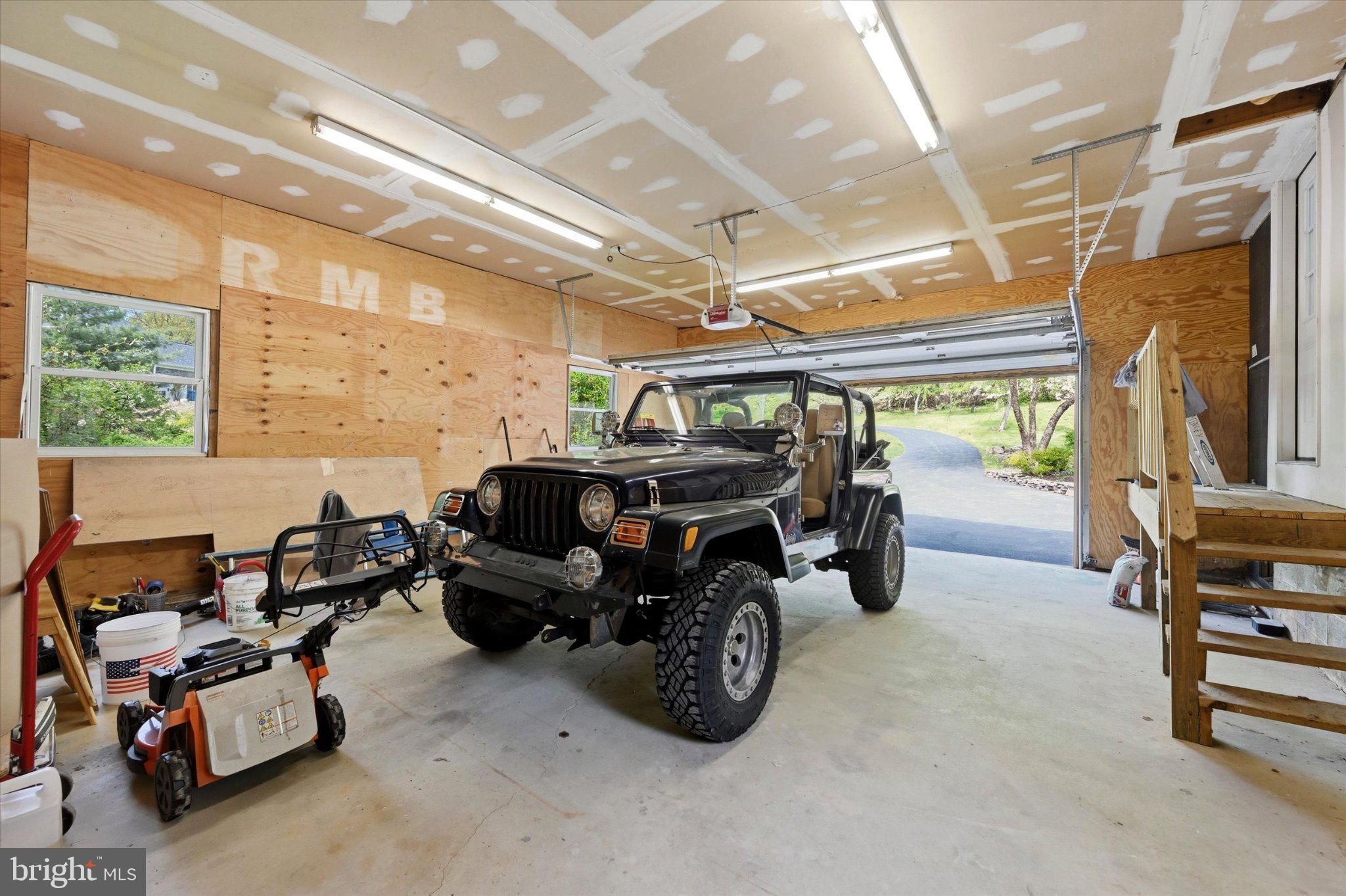 OKEHOCKING HILLS - Residential