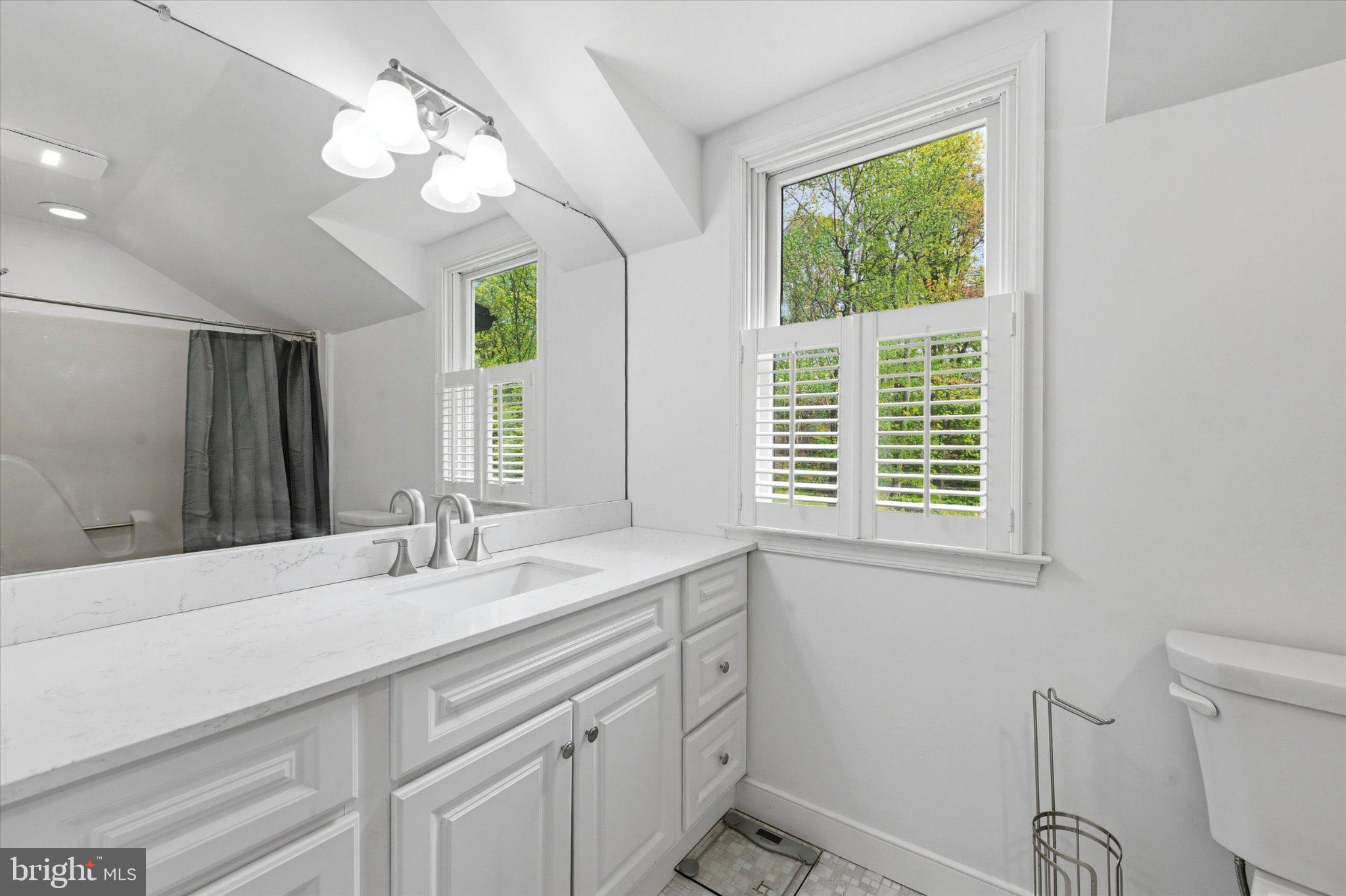 OKEHOCKING HILLS - Residential