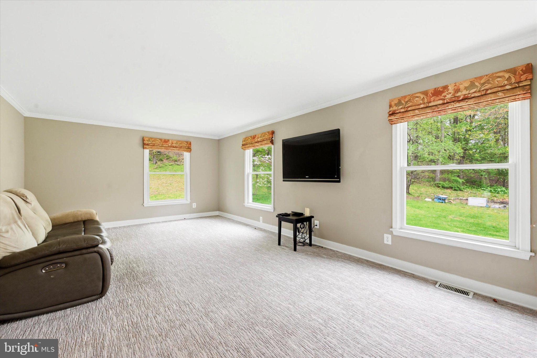 OKEHOCKING HILLS - Residential