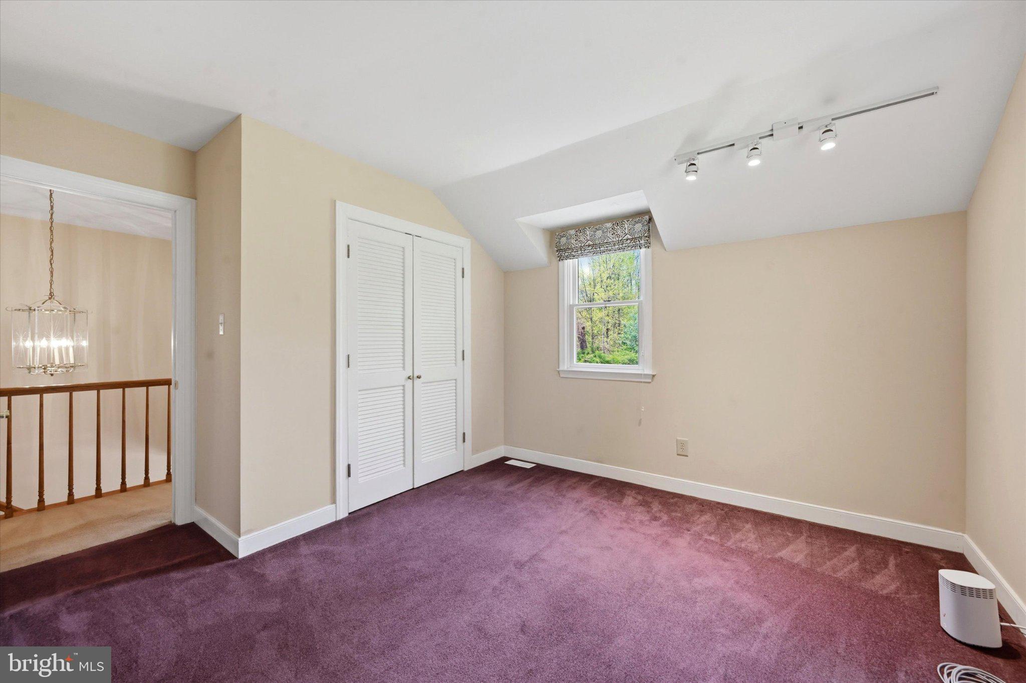 OKEHOCKING HILLS - Residential