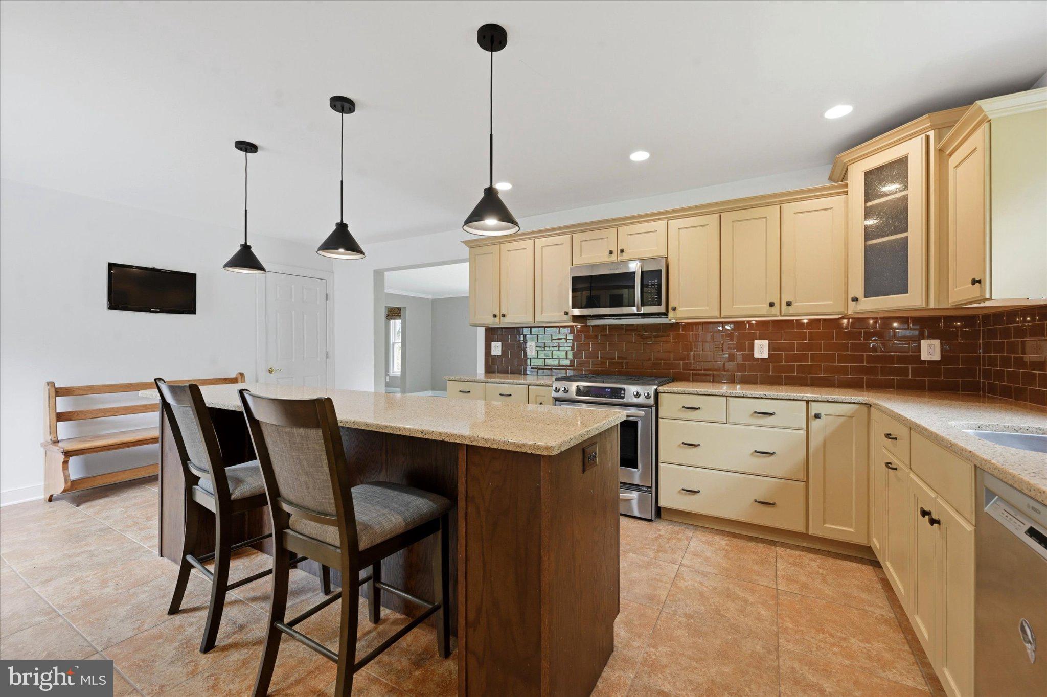 OKEHOCKING HILLS - Residential
