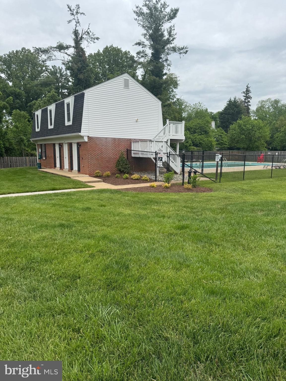 LEEDS SQUARE - Residential Lease