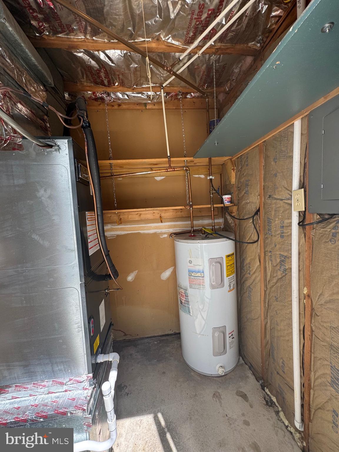 LEEDS SQUARE - Residential Lease