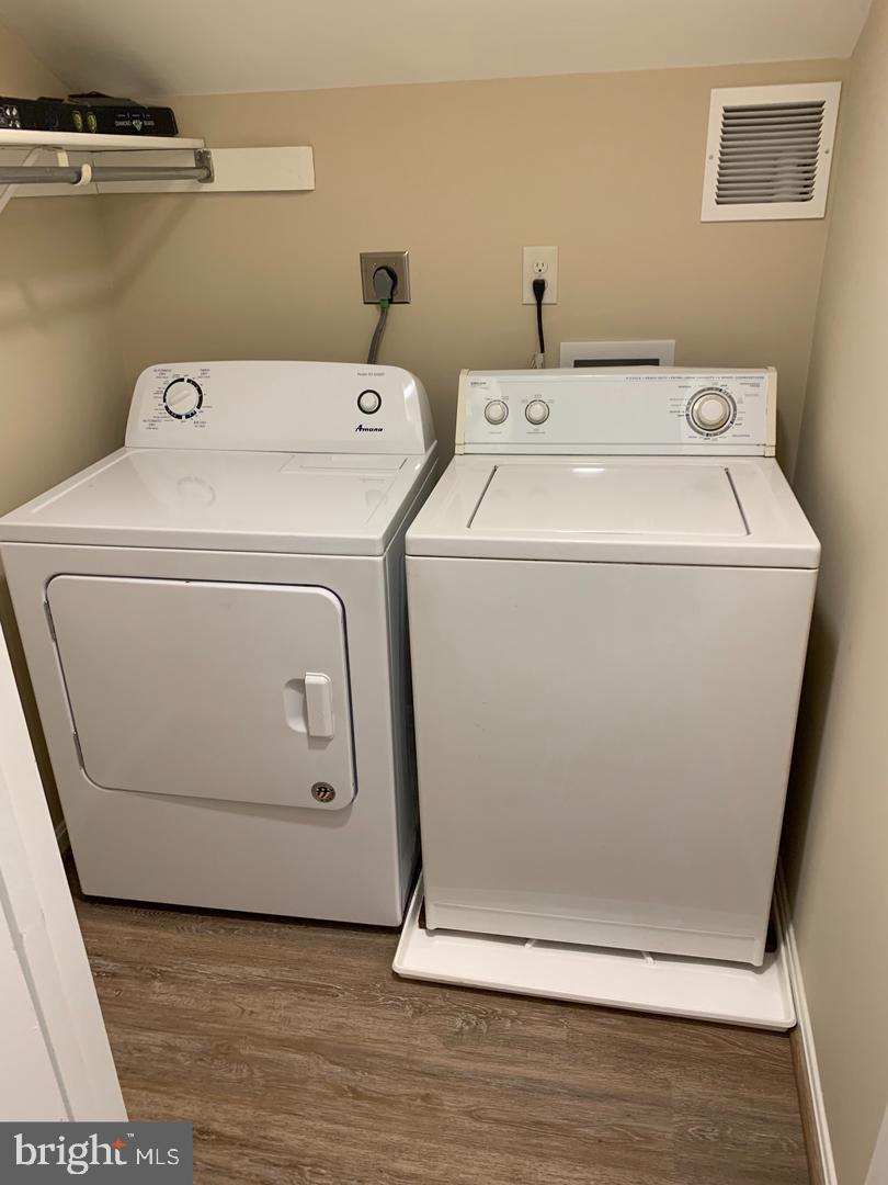 LEEDS SQUARE - Residential Lease