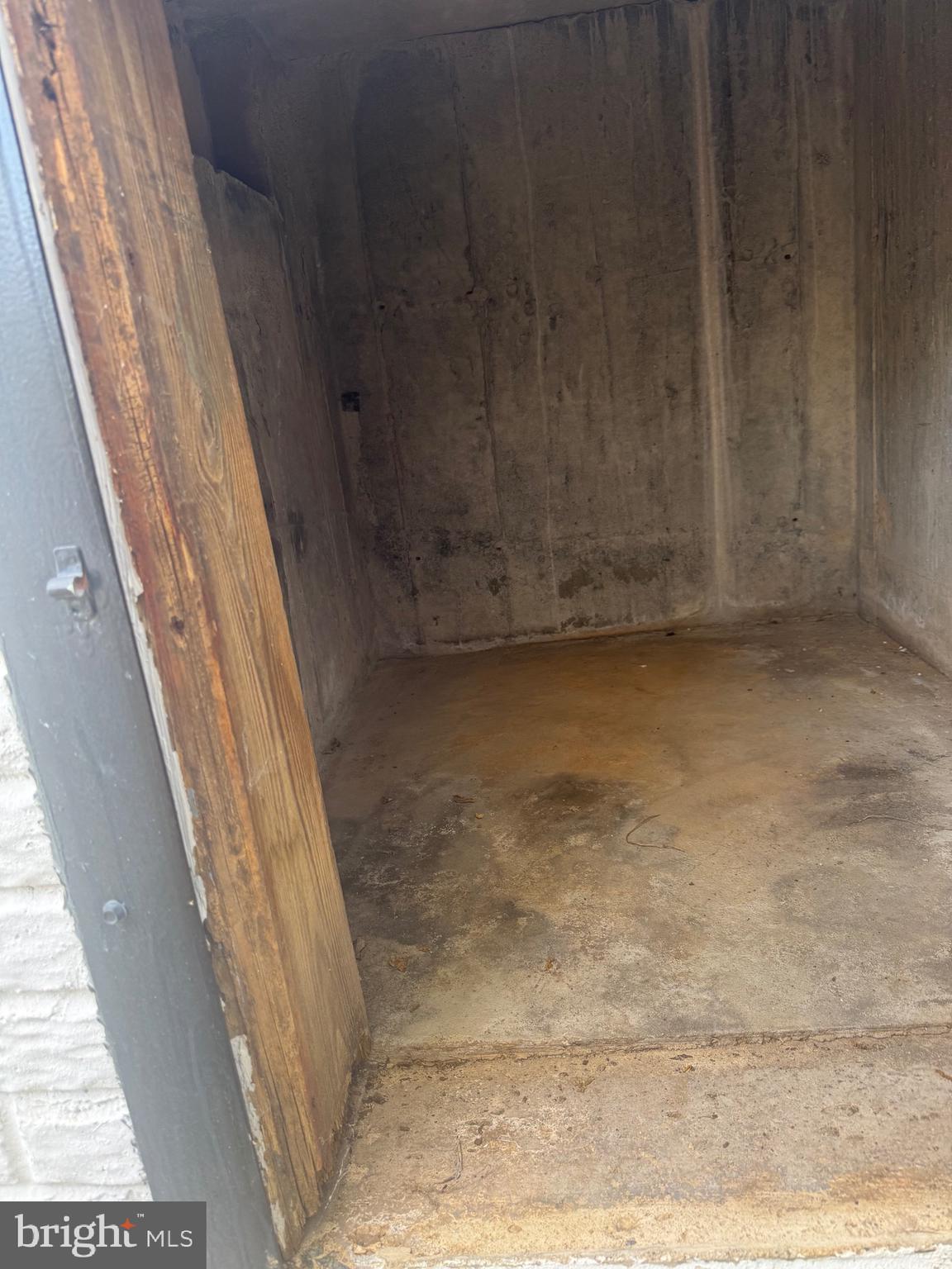 LEEDS SQUARE - Residential Lease